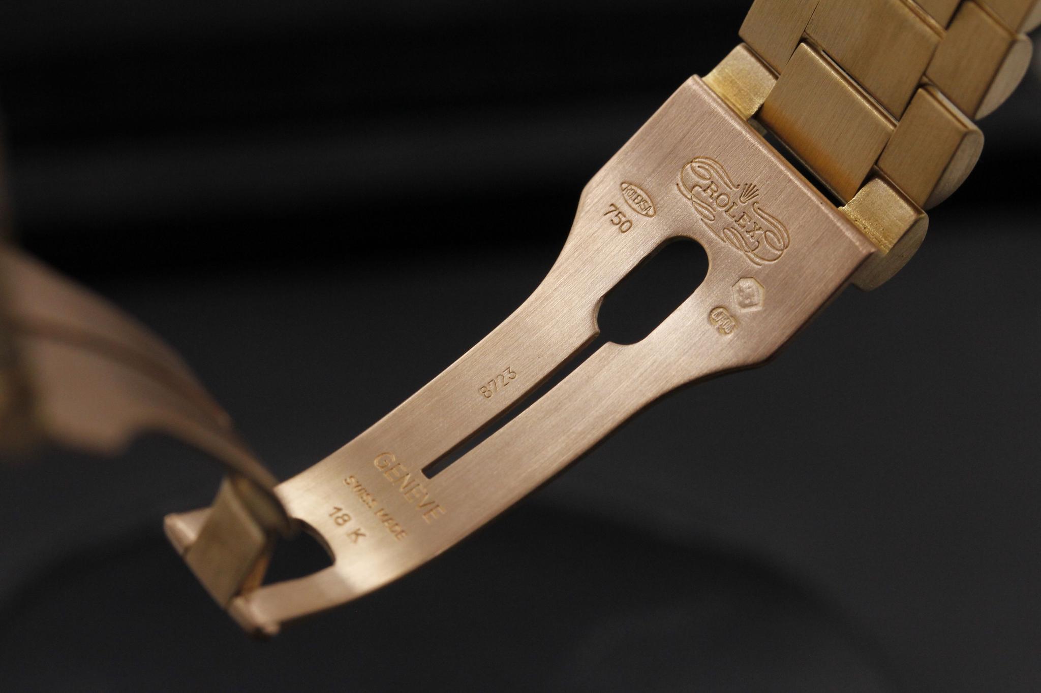 Watch Image 10