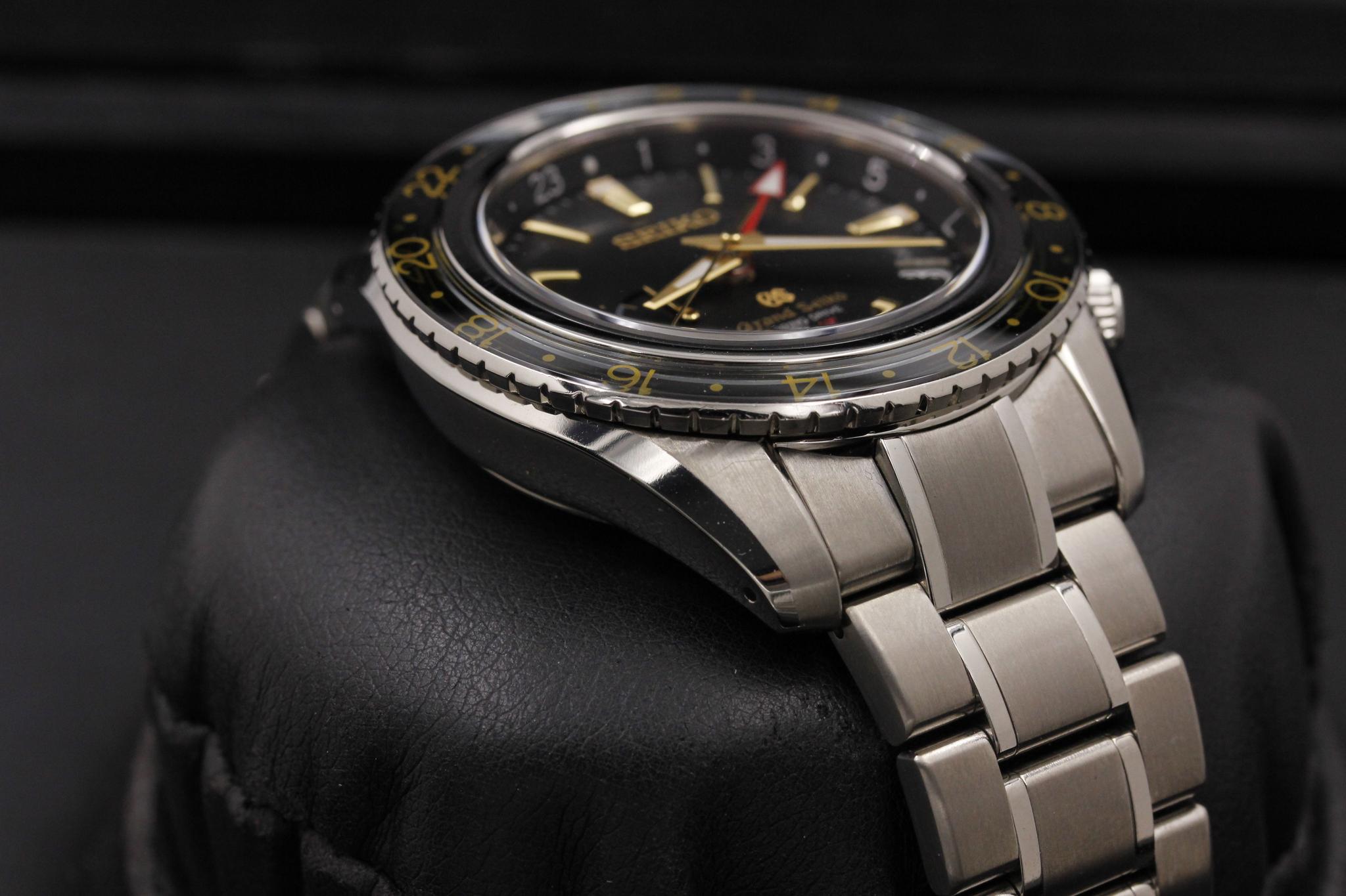 Watch Image 6