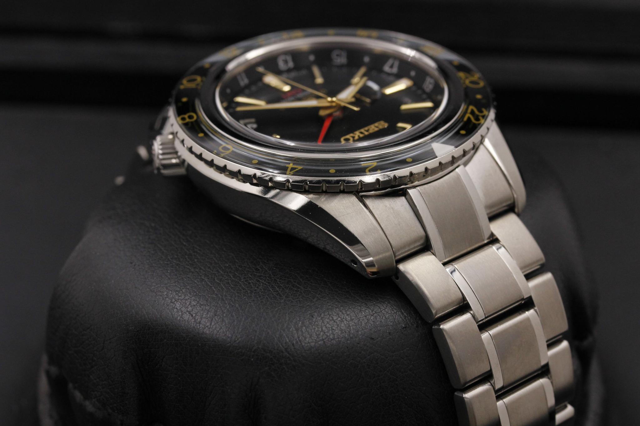 Watch Image 4