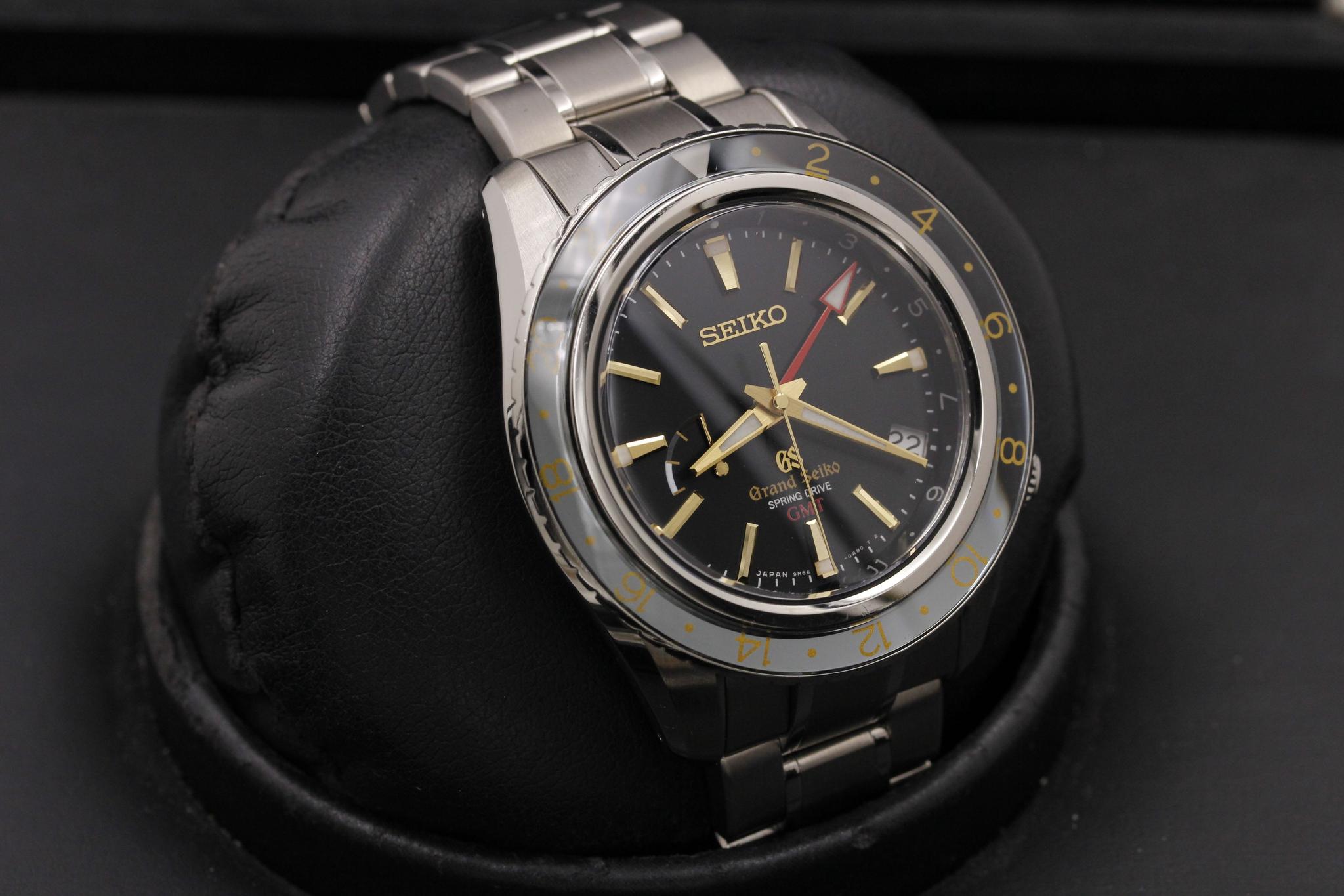Watch Image 10
