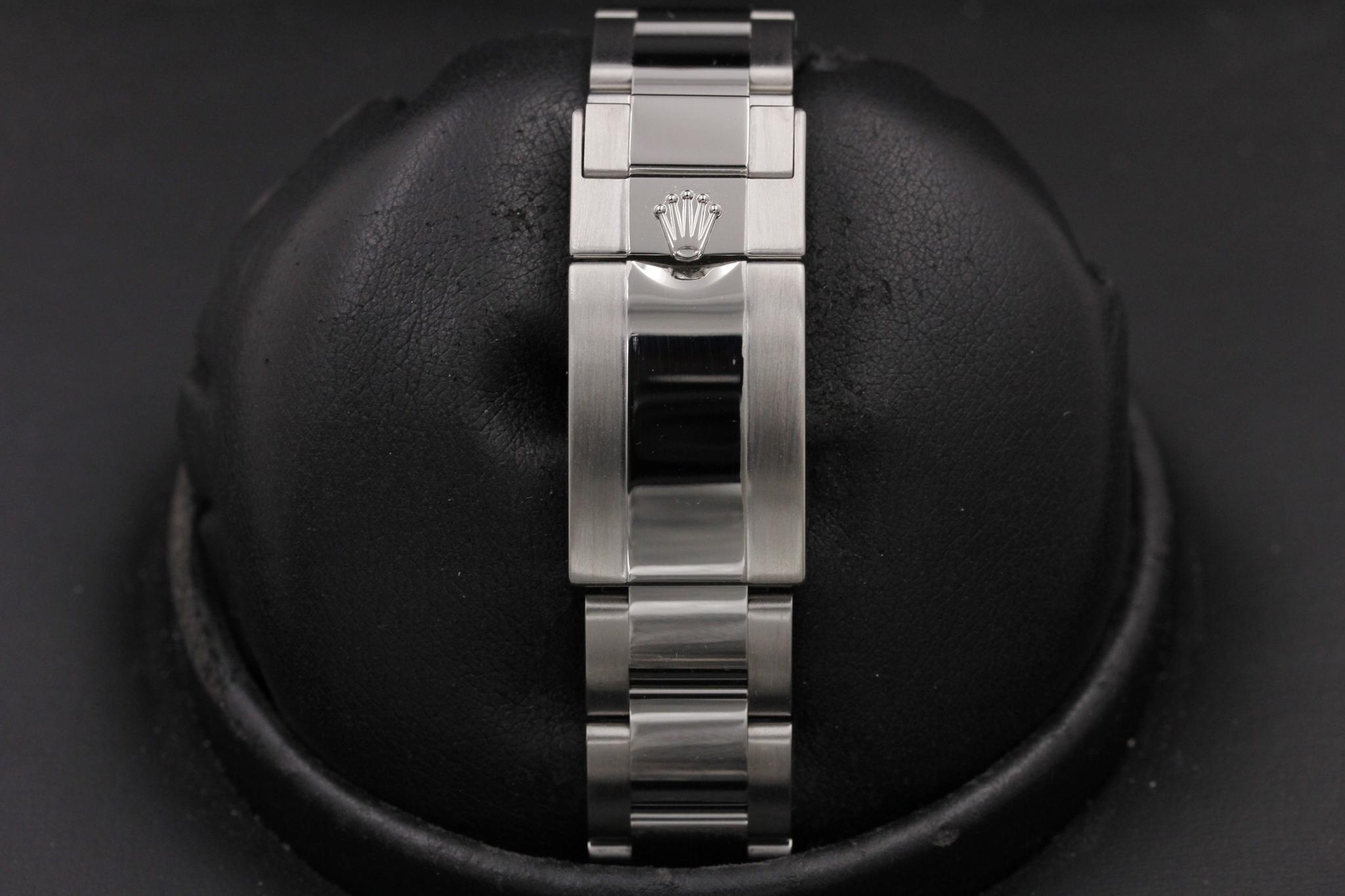 Watch Image 8
