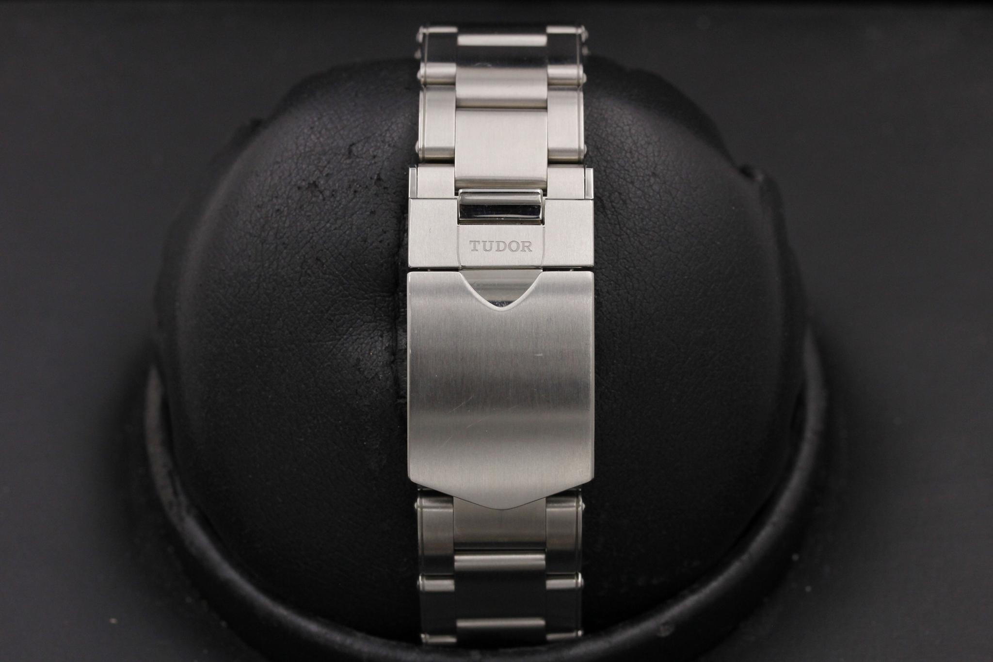 Watch Image 8