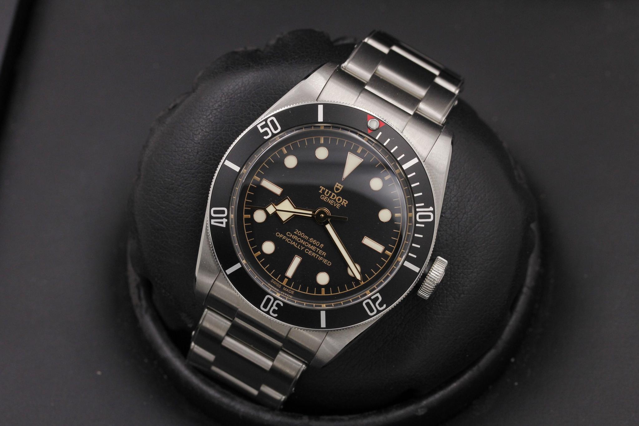 Watch Image 9