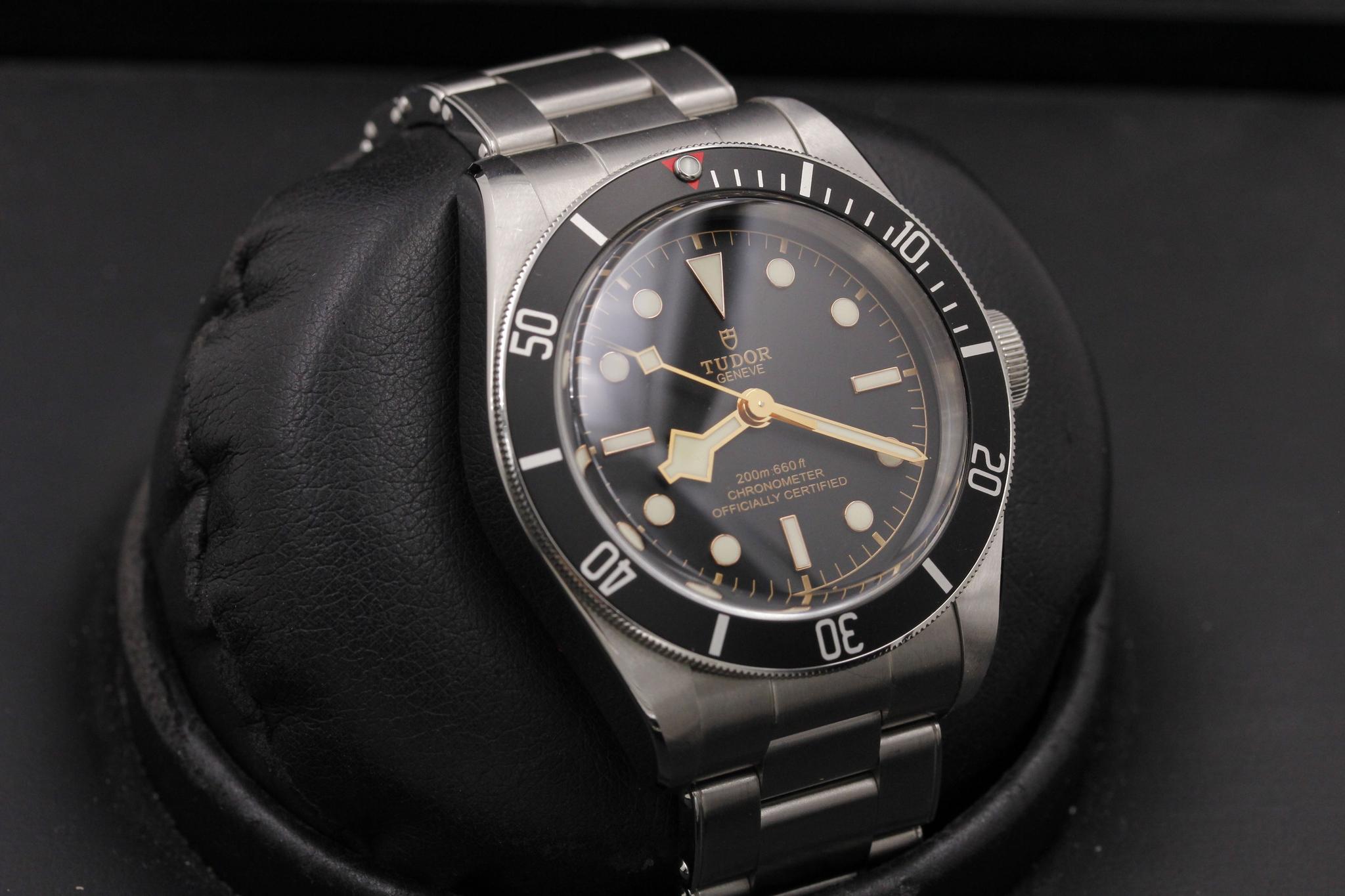 Watch Image 10
