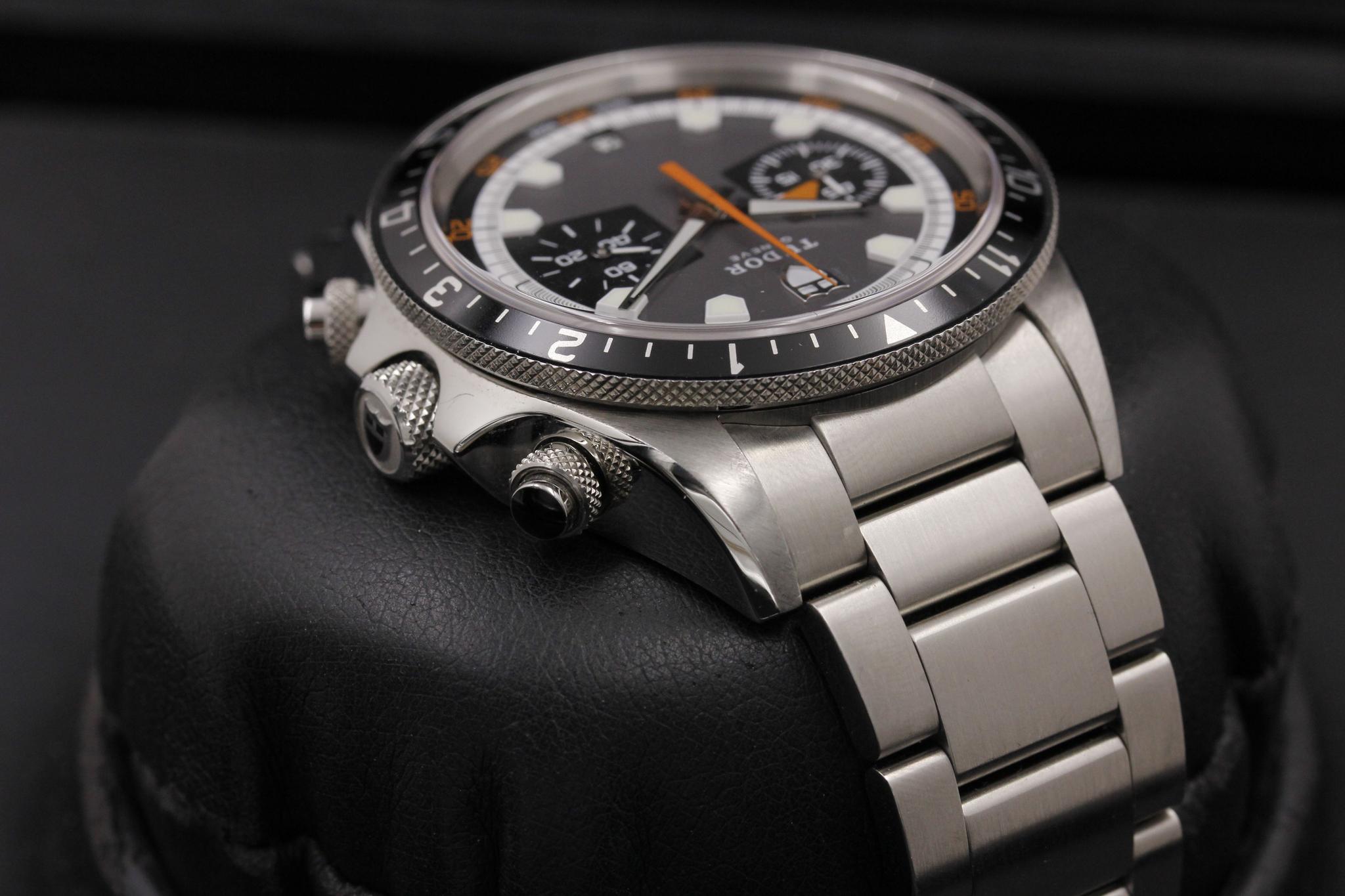 Watch Image 4