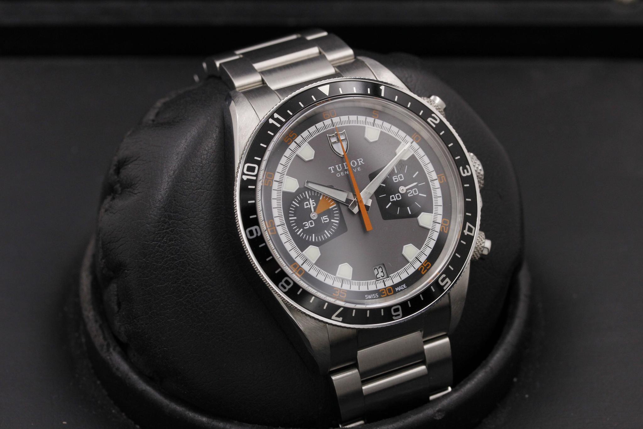 Watch Image 10