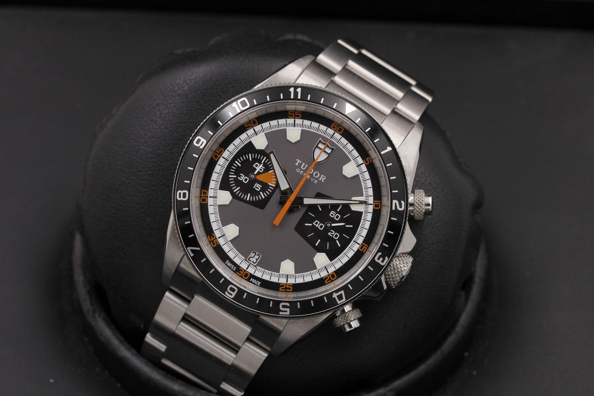 Watch Image 9
