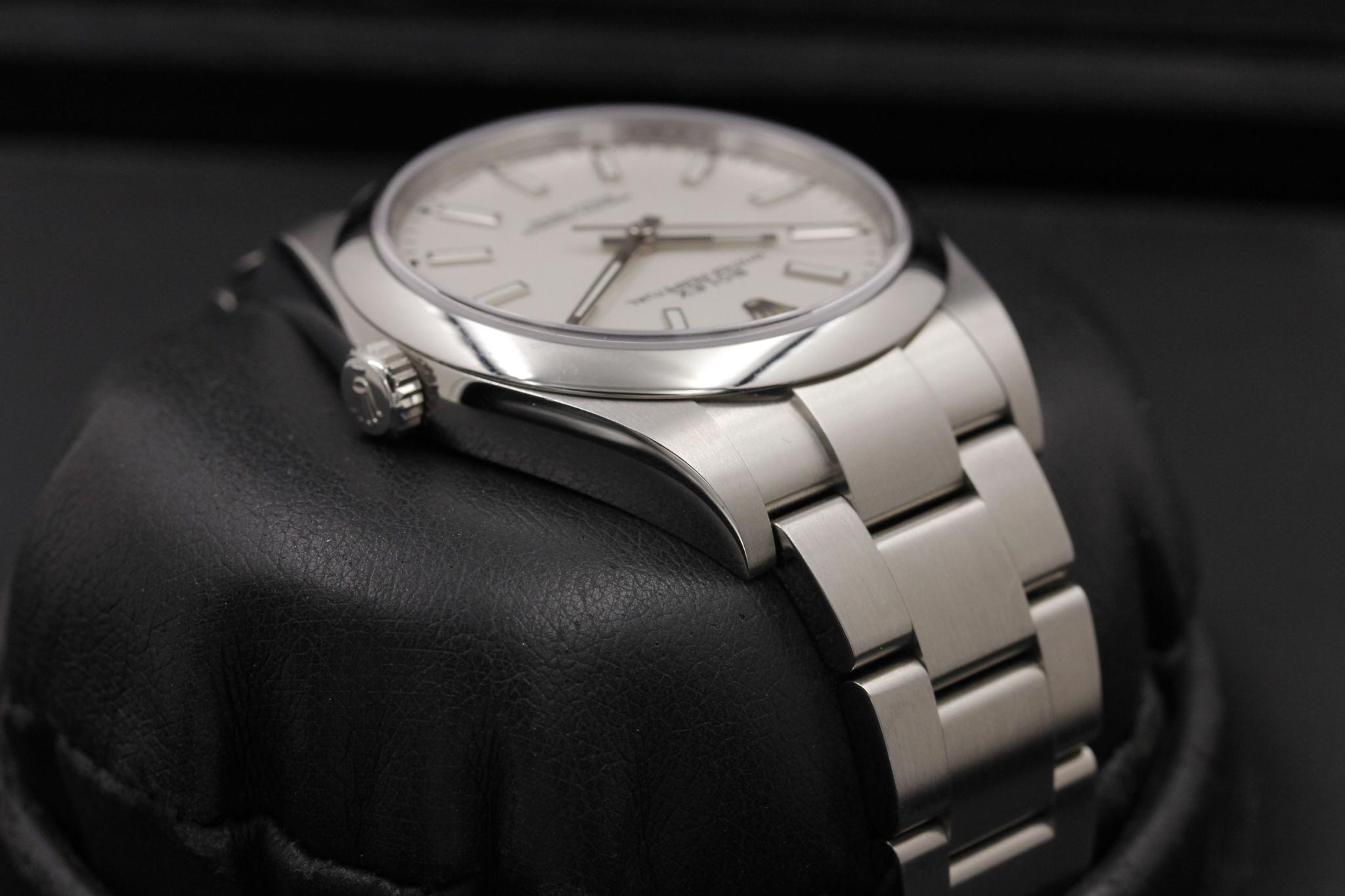 Watch Image 4
