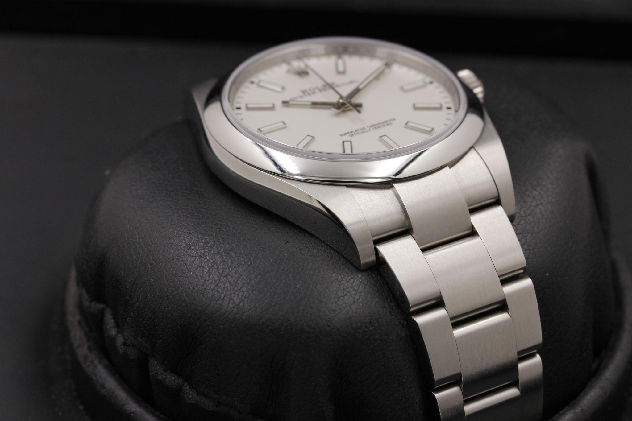 Watch Image 6