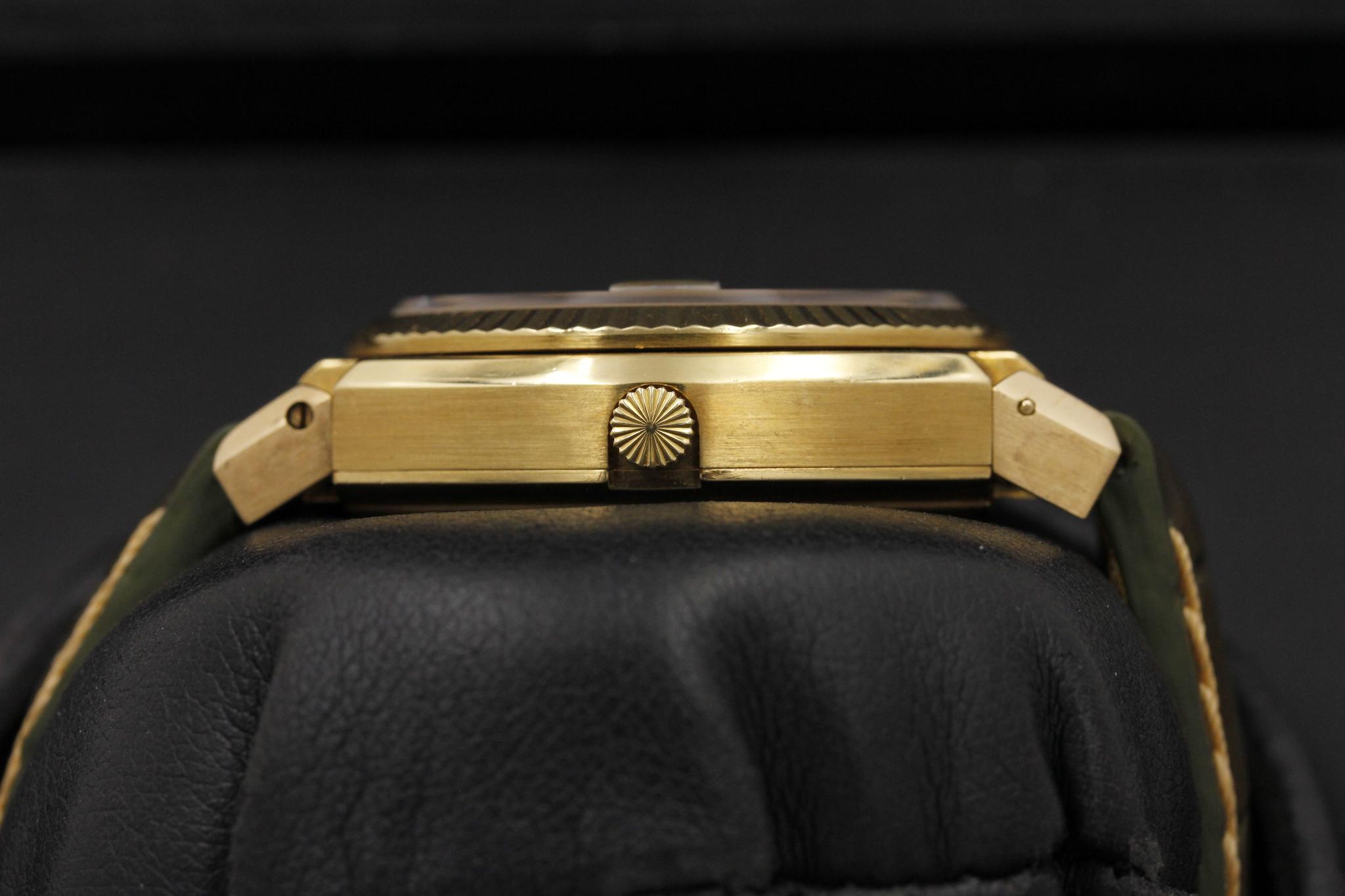 Watch Image 4