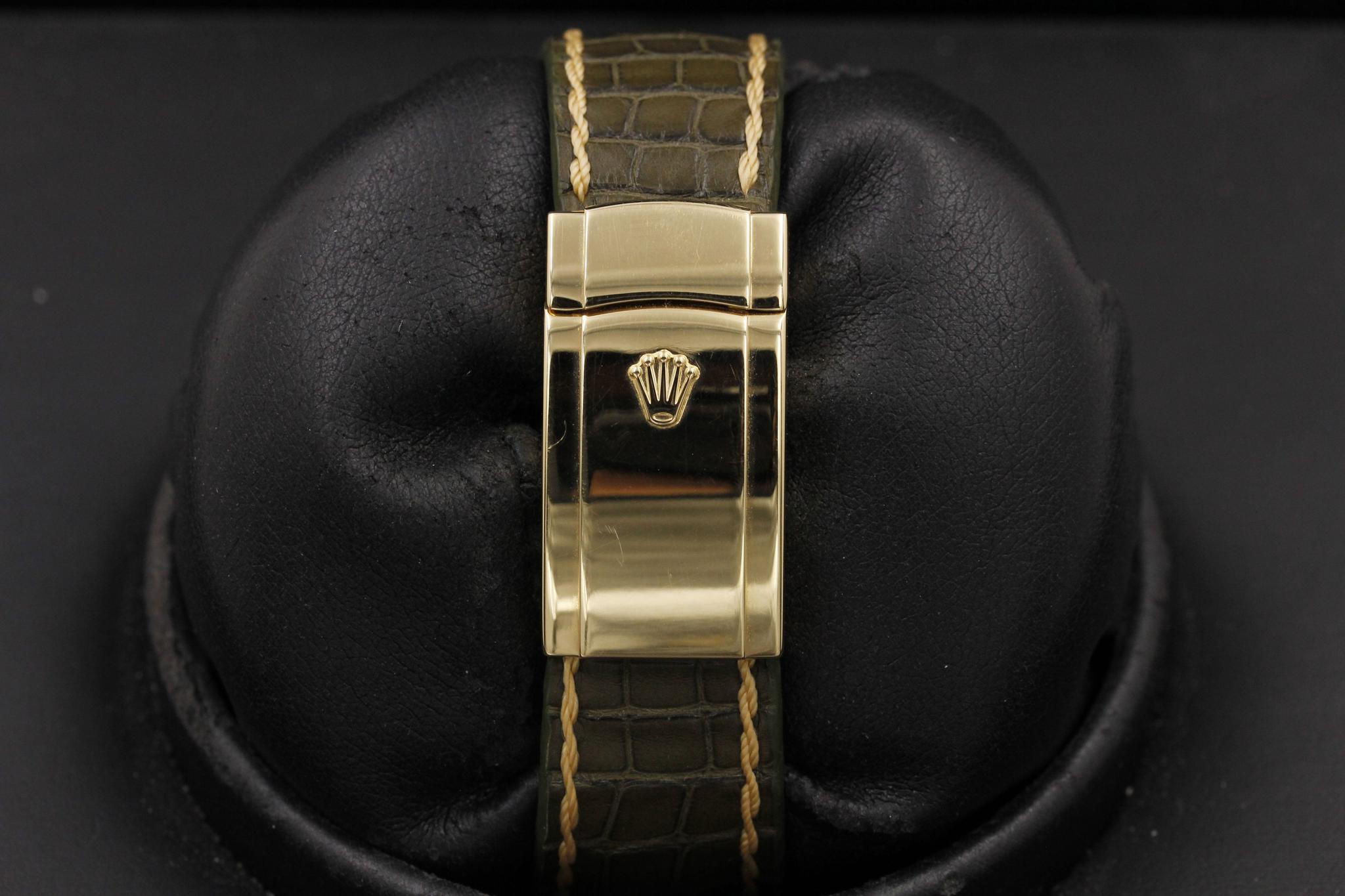 Watch Image 9