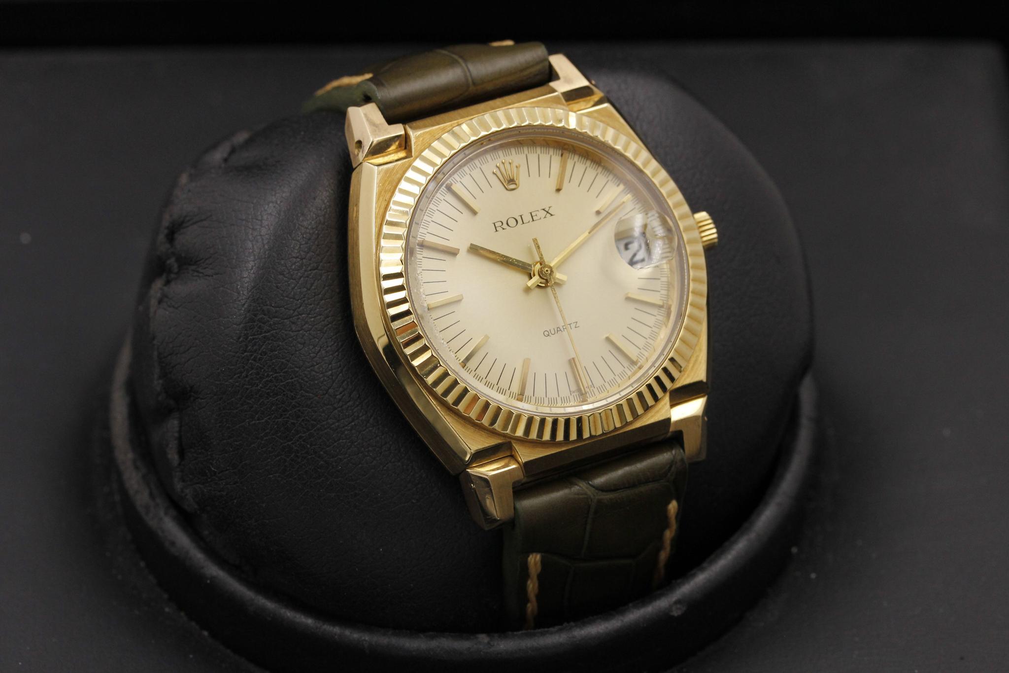 Watch Image 14