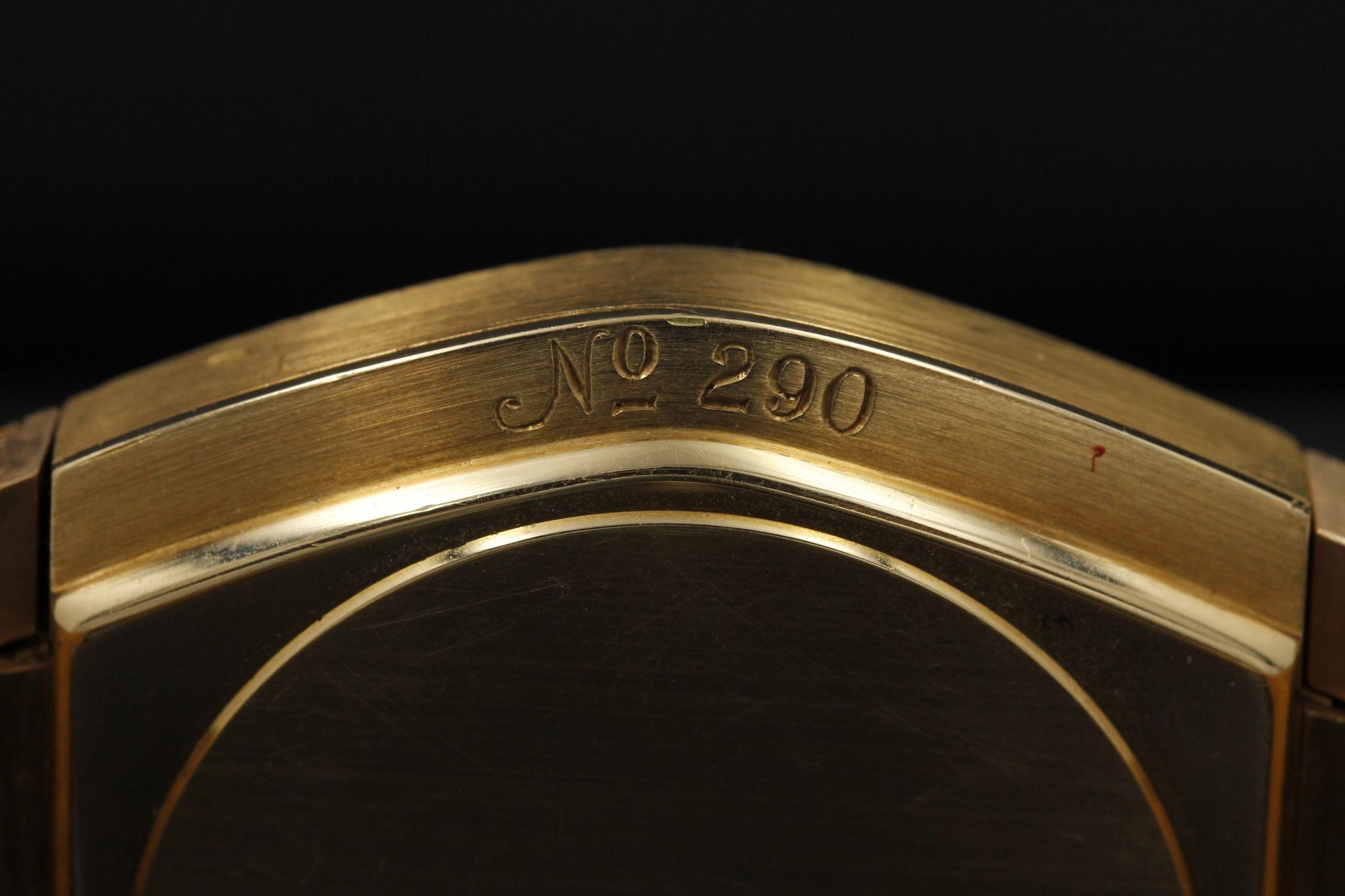 Watch Image 10
