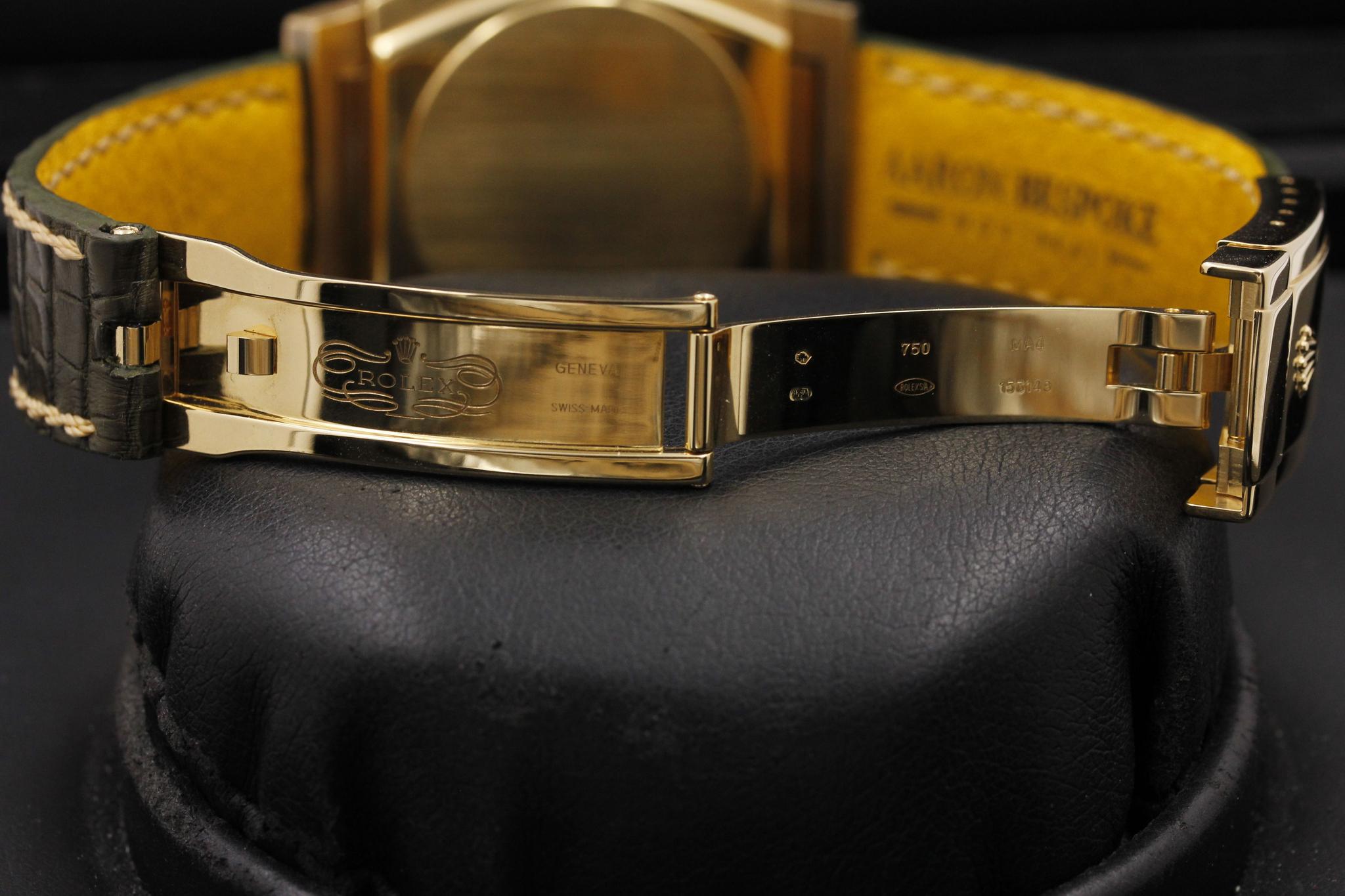 Watch Image 12