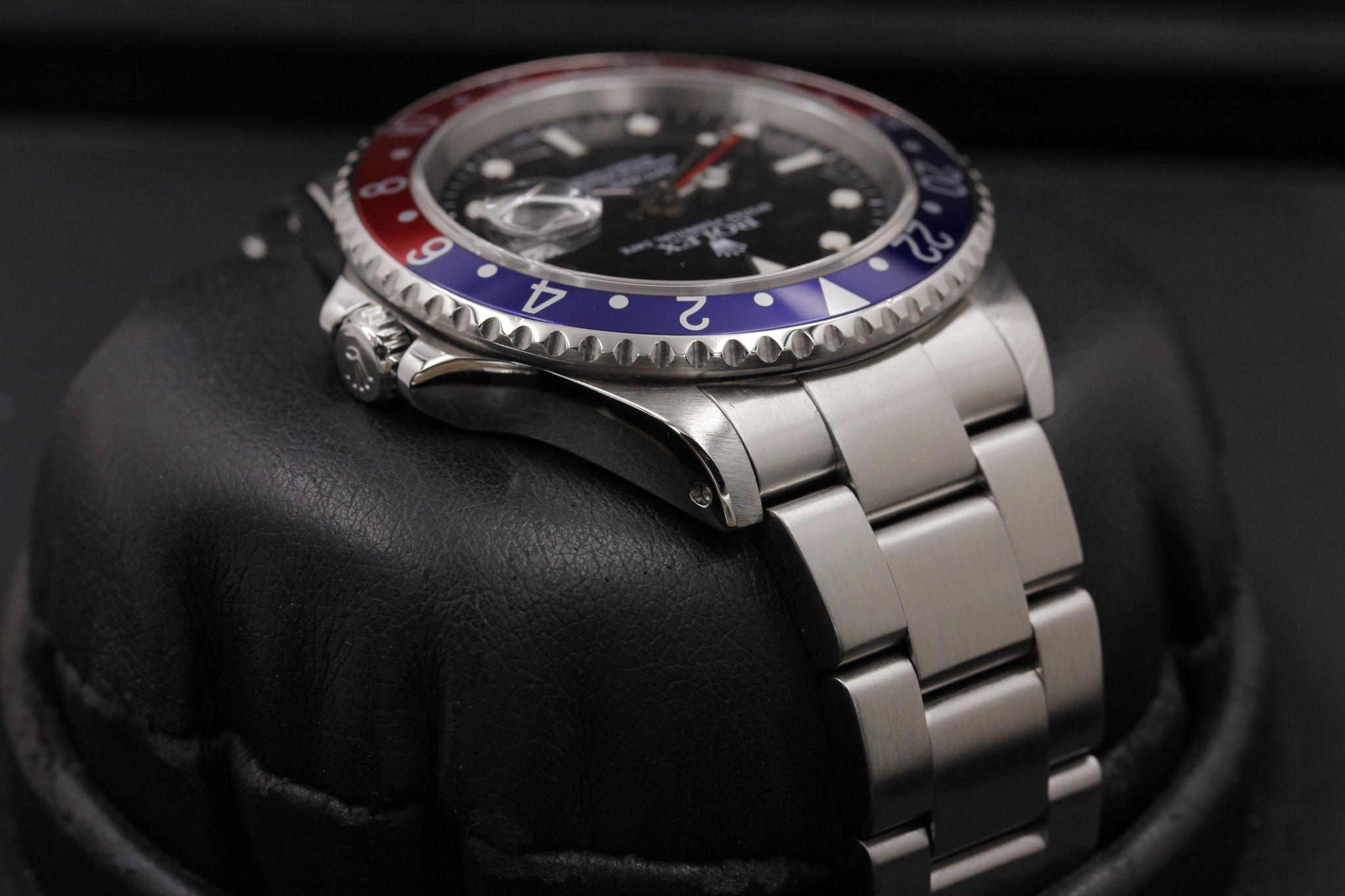 Watch Image 4