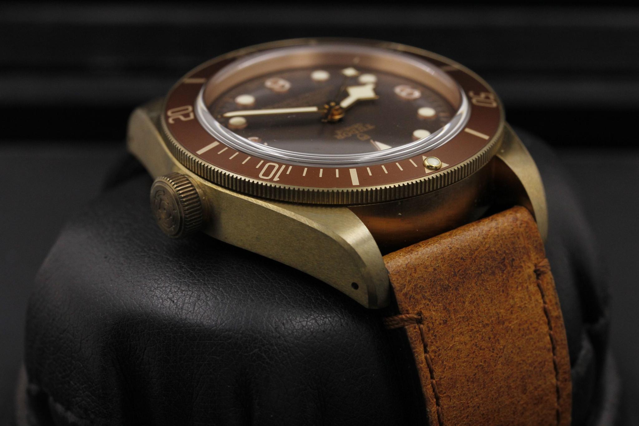 Watch Image 4