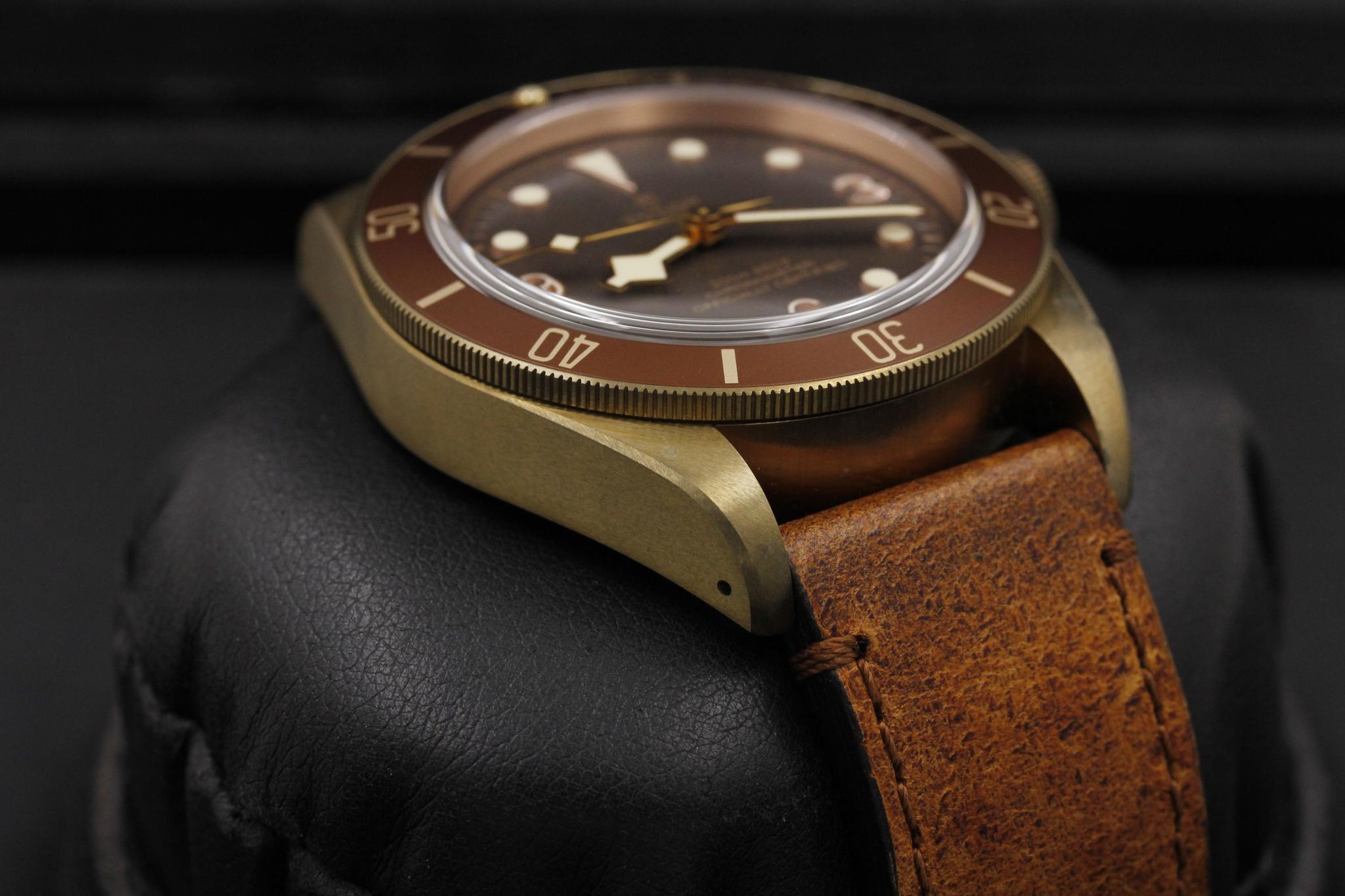 Watch Image 6