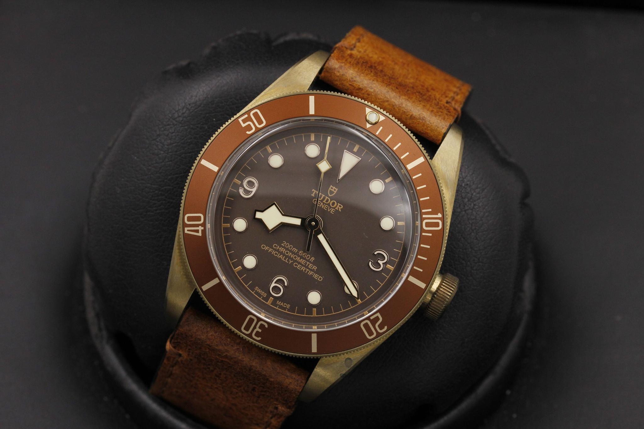 Watch Image 9