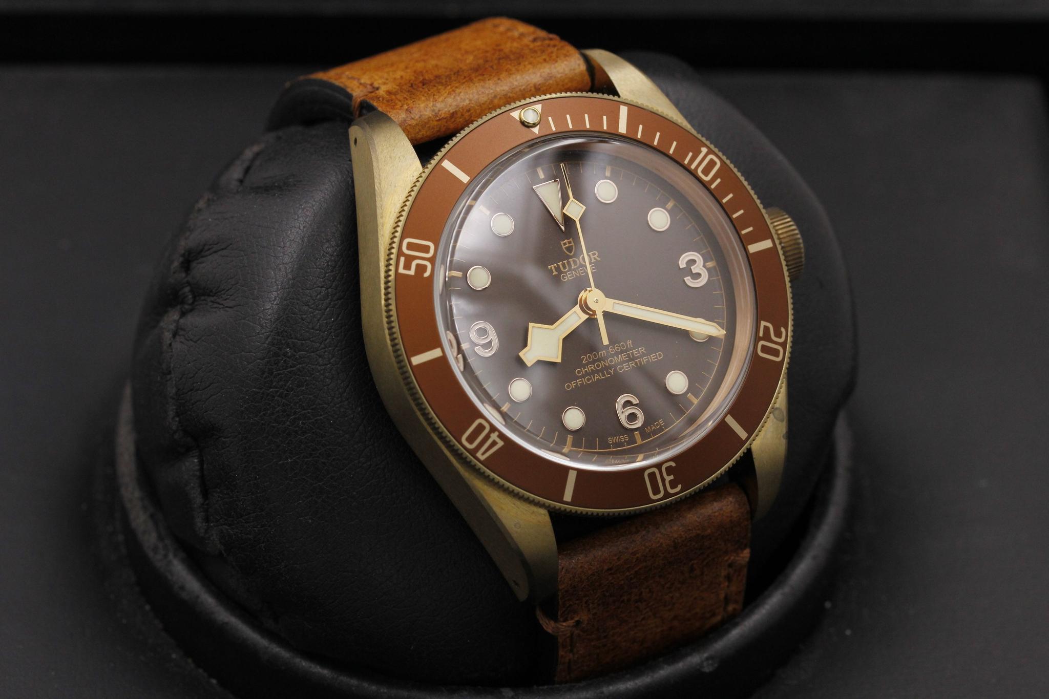 Watch Image 10
