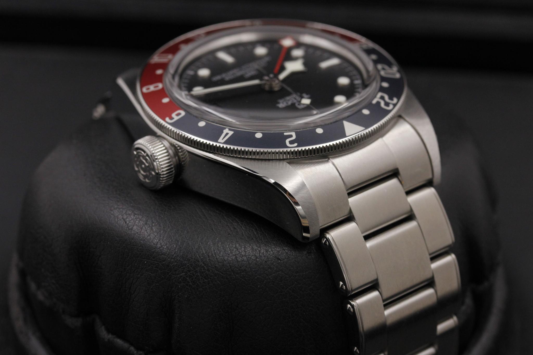 Watch Image 4
