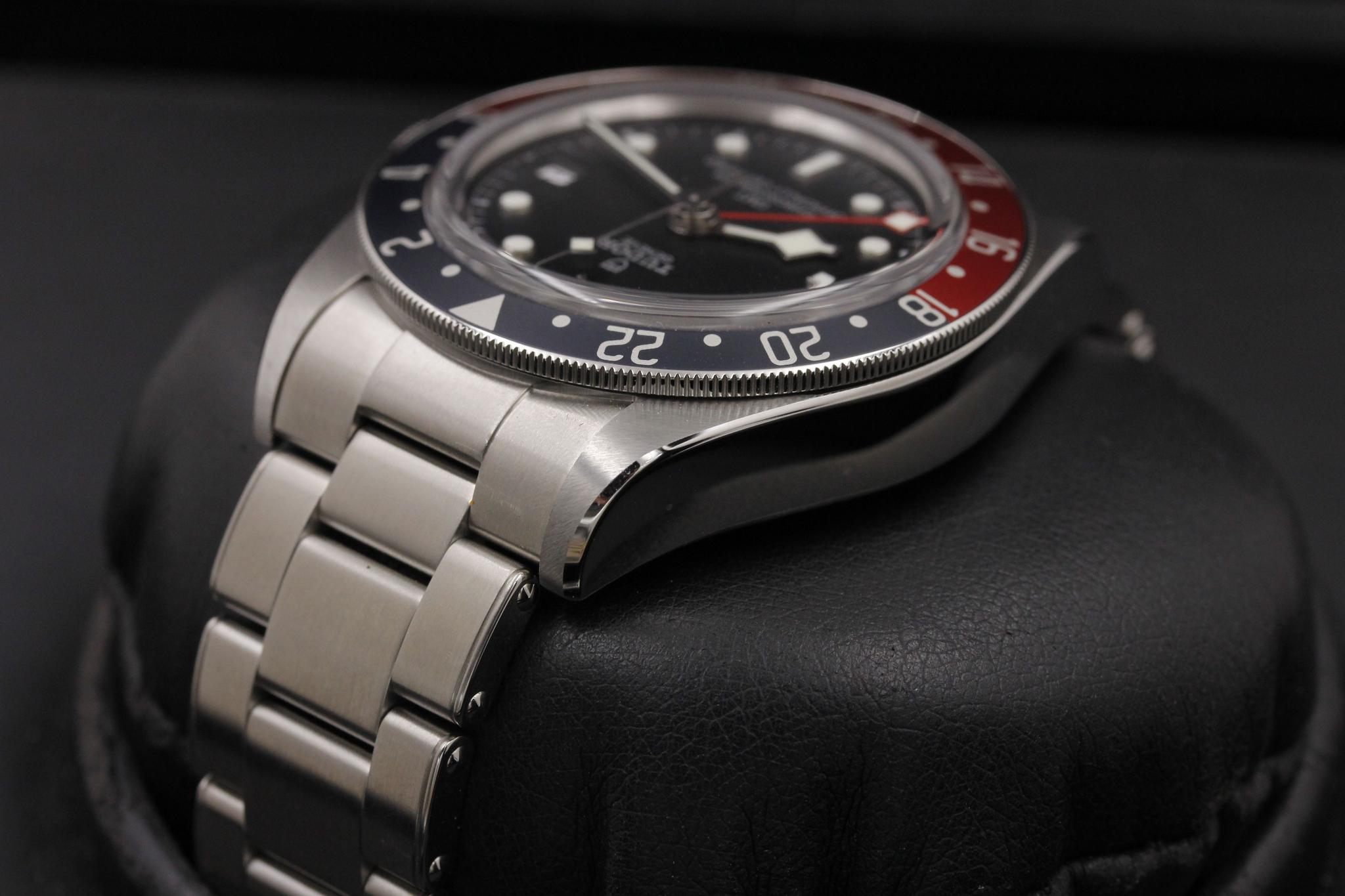 Watch Image 5