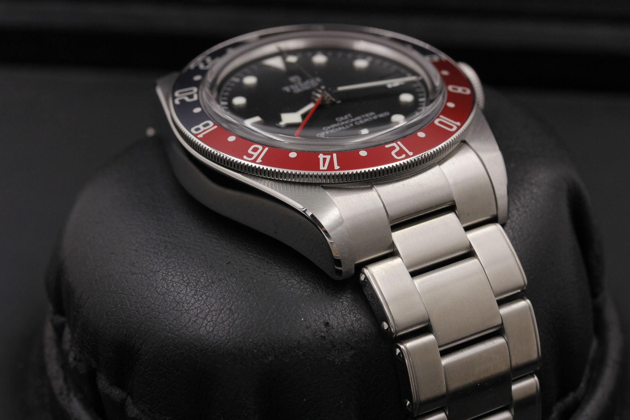 Watch Image 6