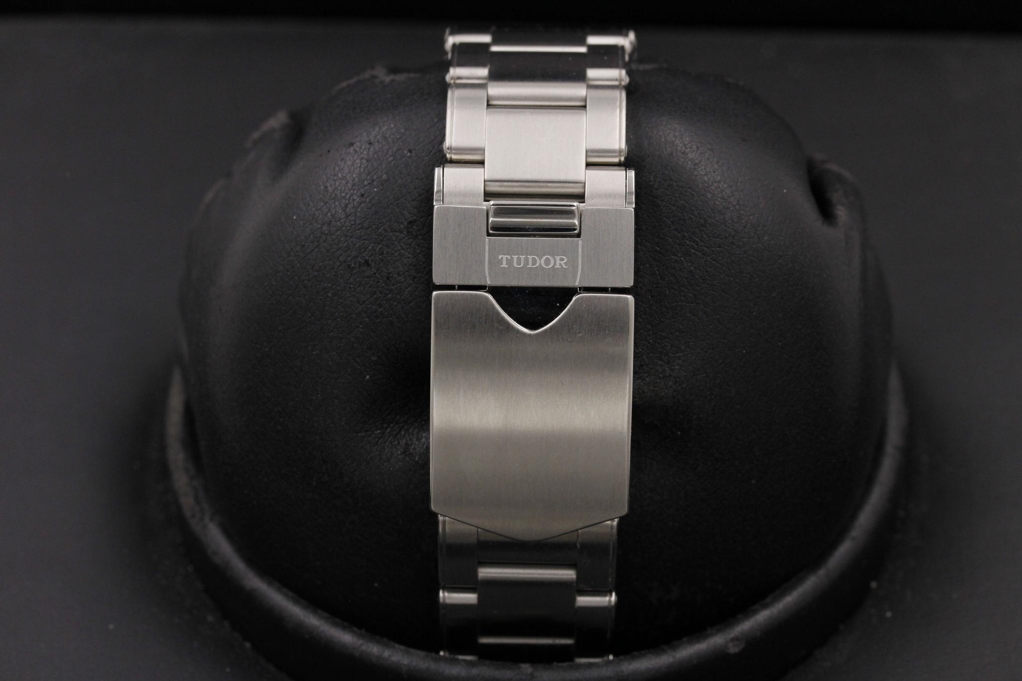 Watch Image 8