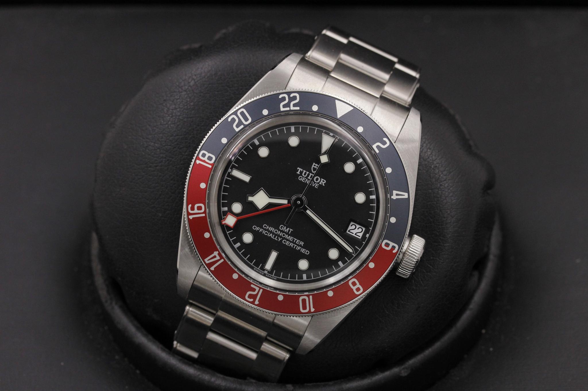 Watch Image 9