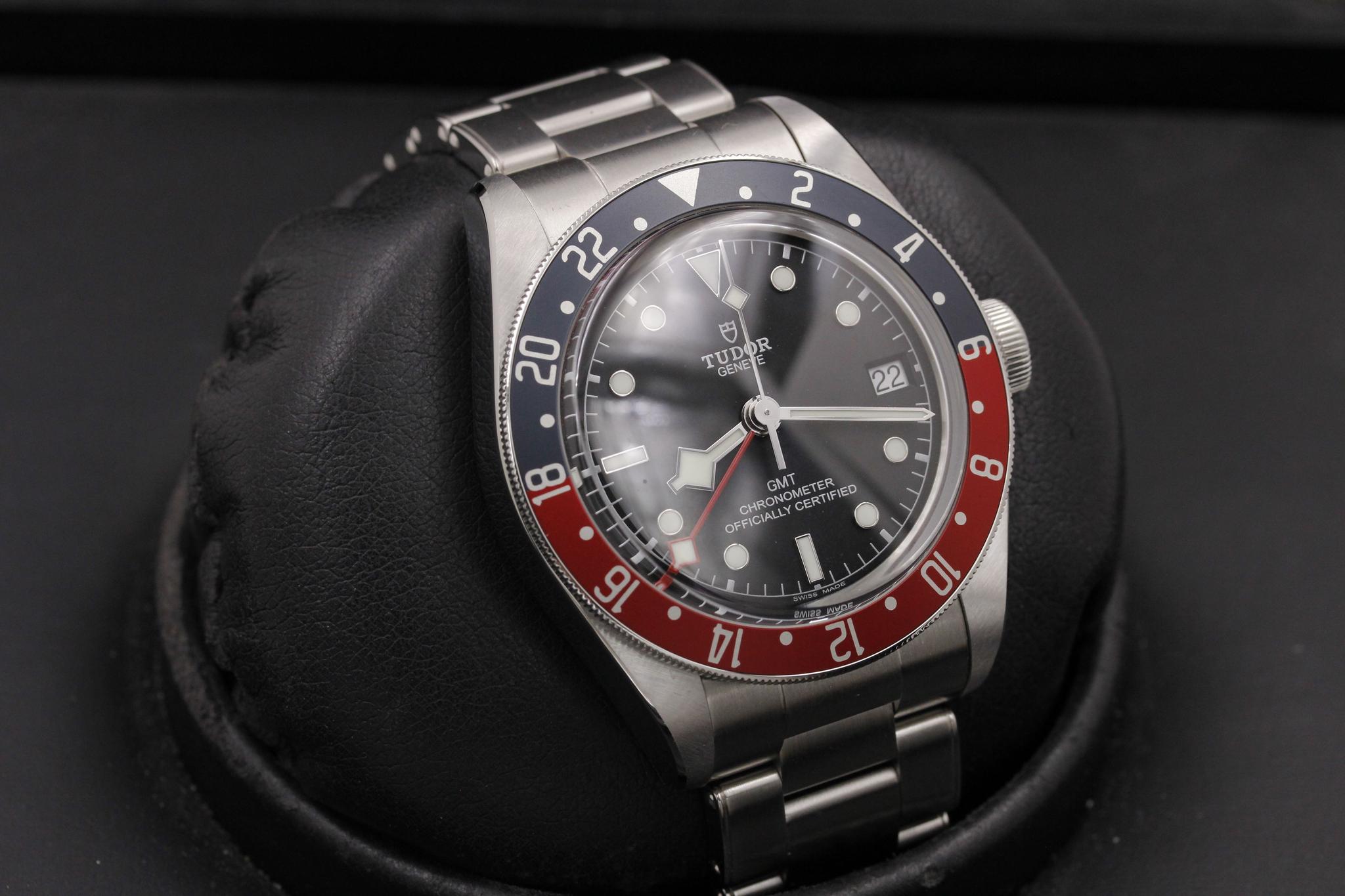 Watch Image 10