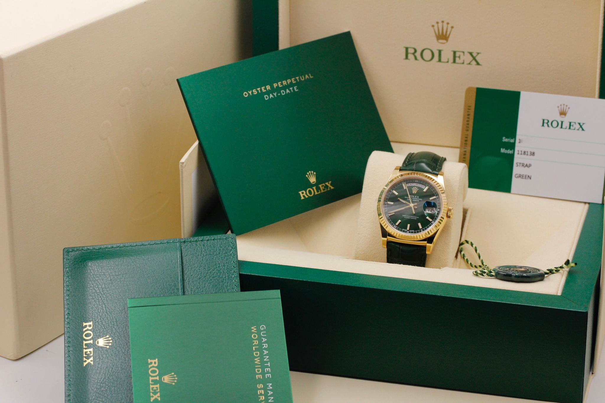 Watch Image 12