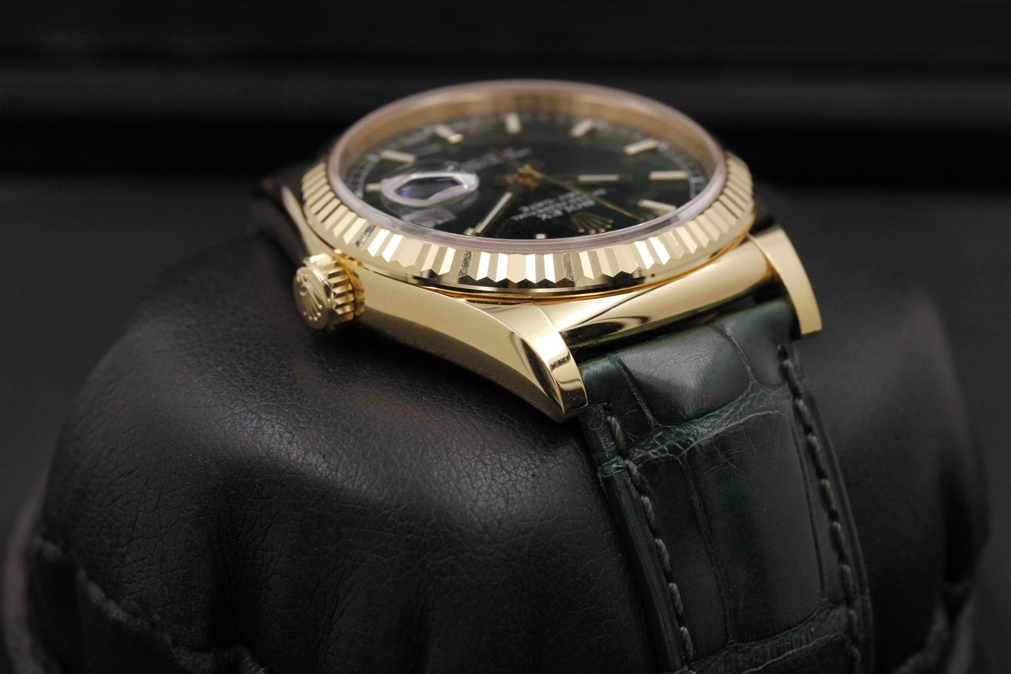 Watch Image 4