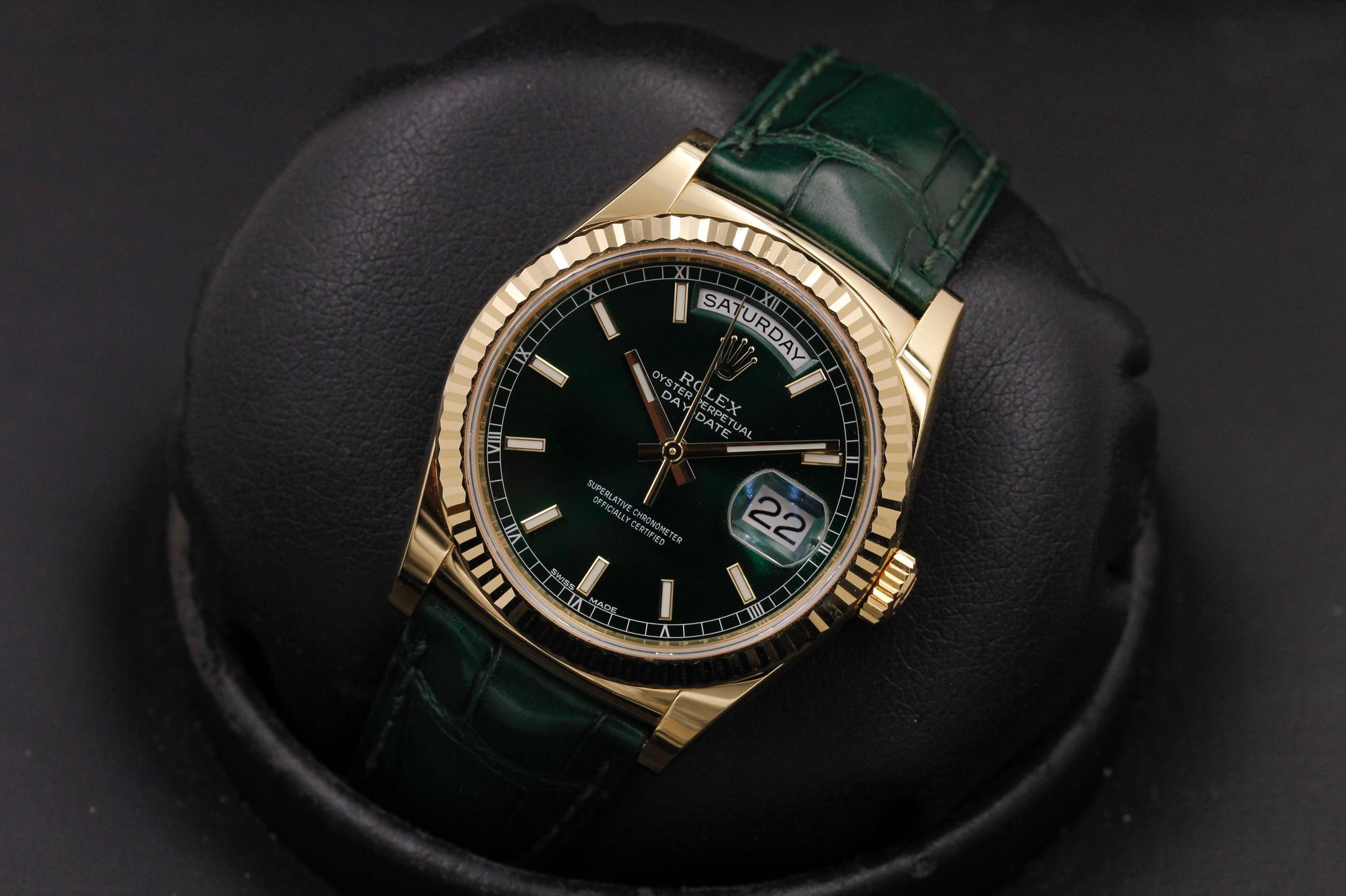 Watch Image 10