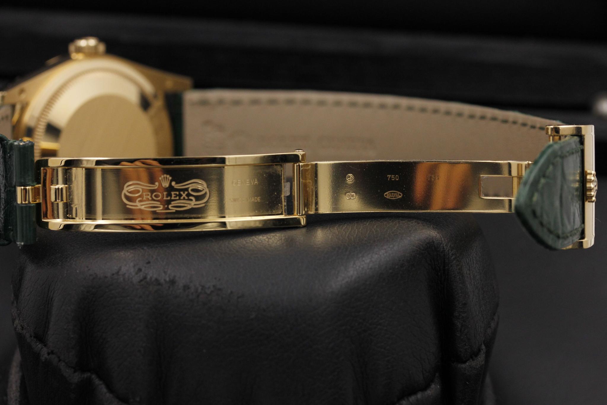 Watch Image 9