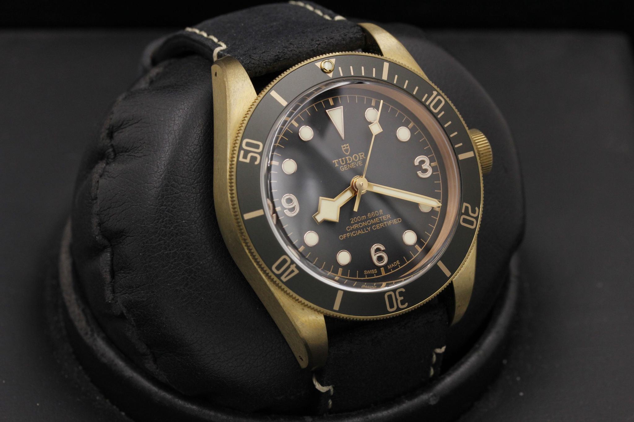Watch Image 10