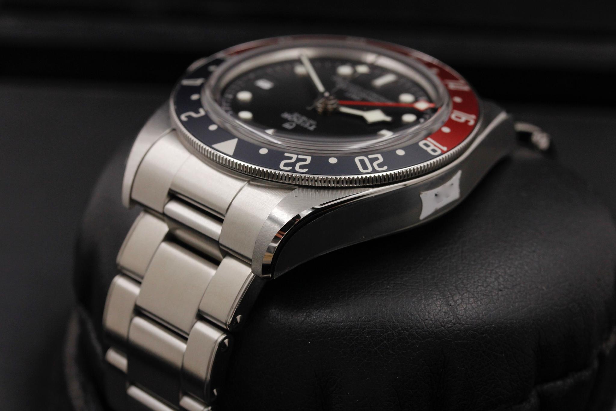 Watch Image 5