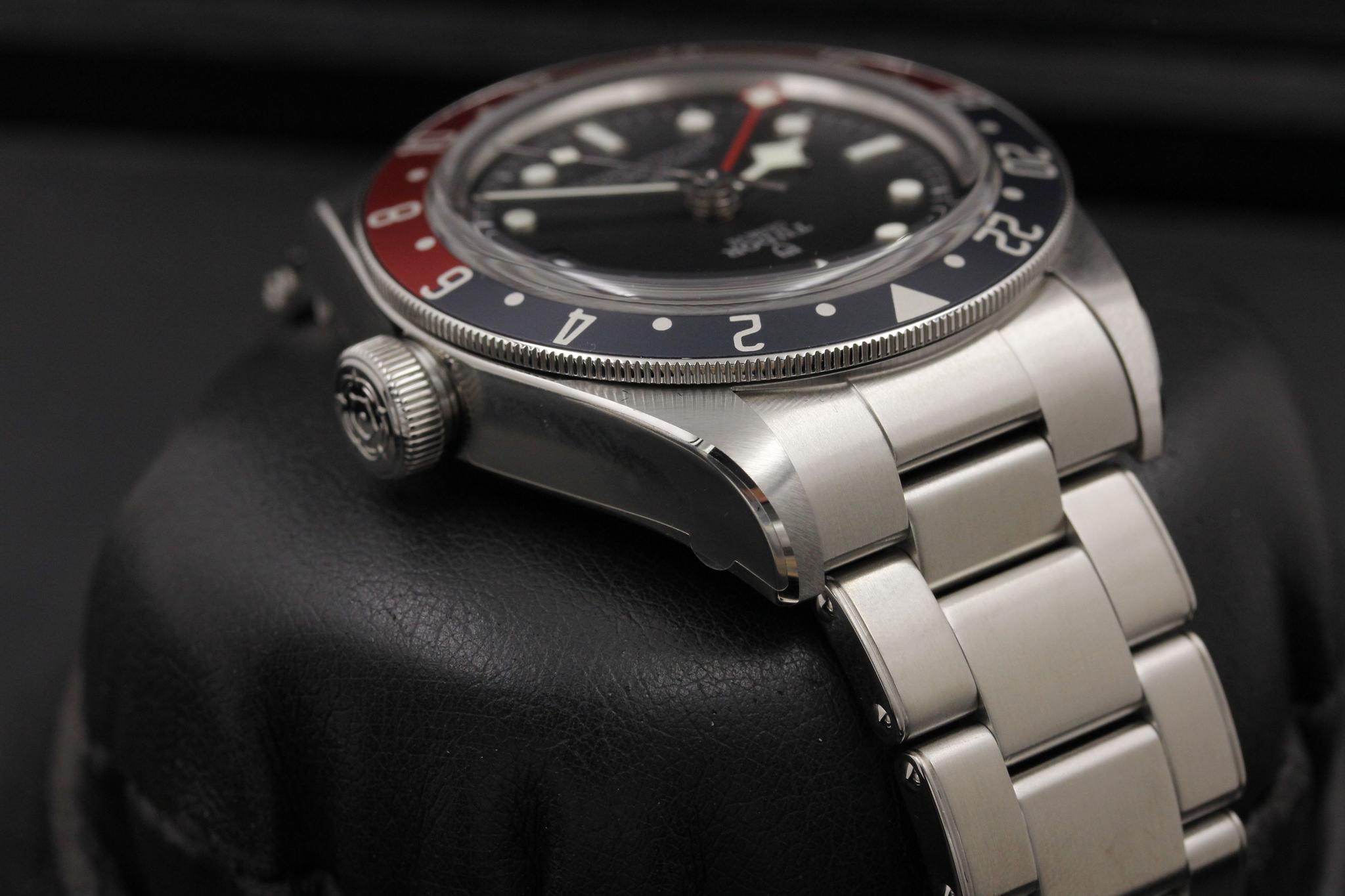 Watch Image 4