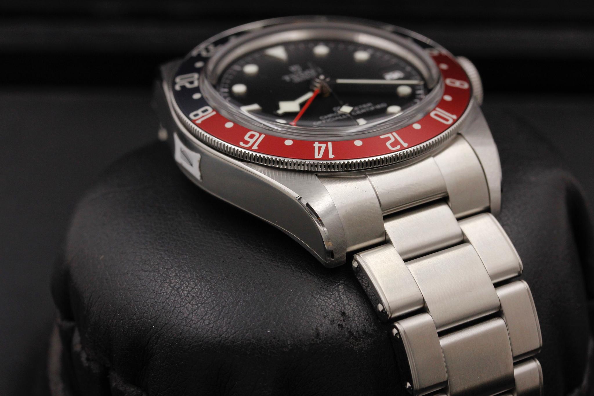 Watch Image 6