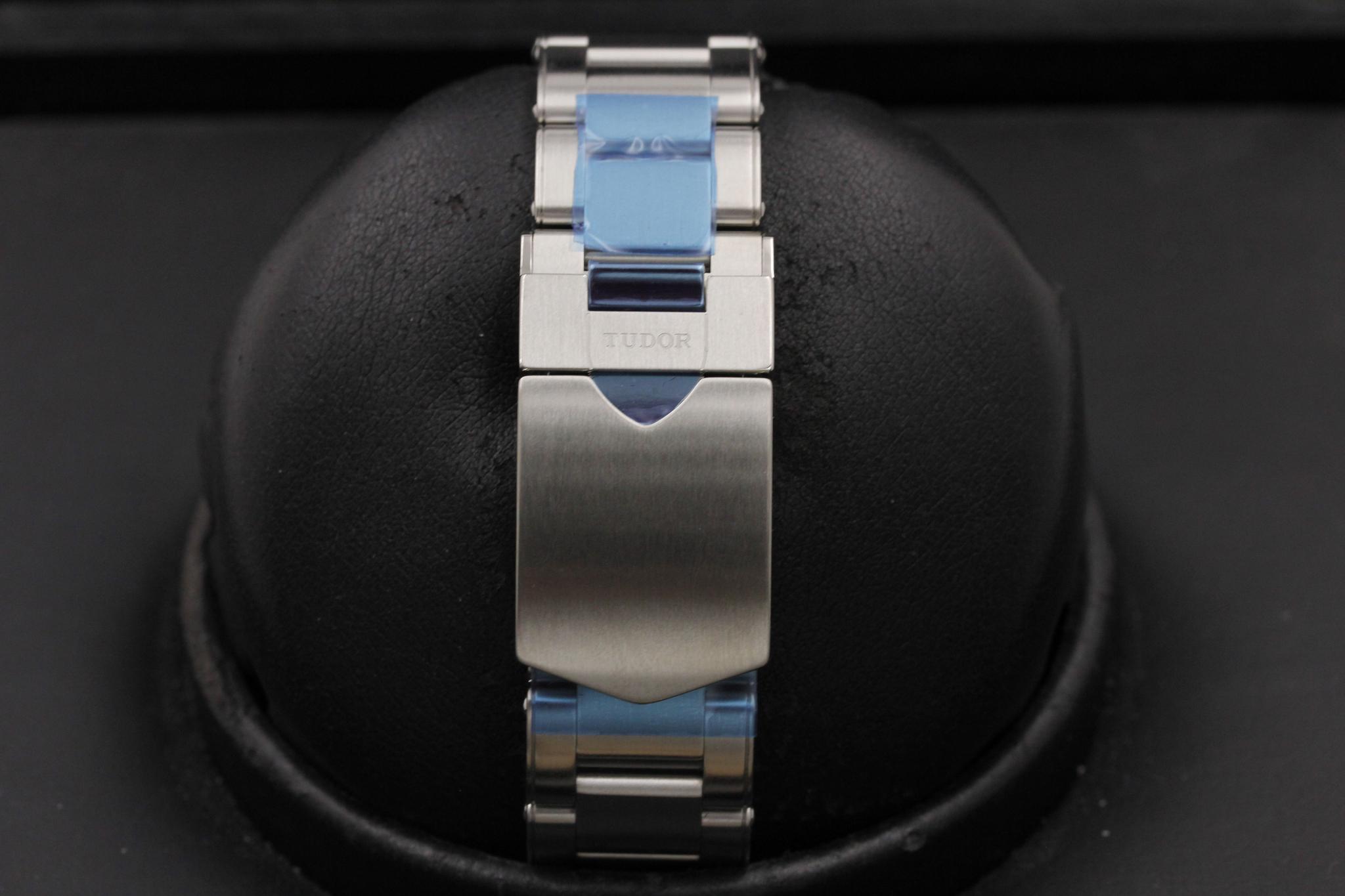 Watch Image 8