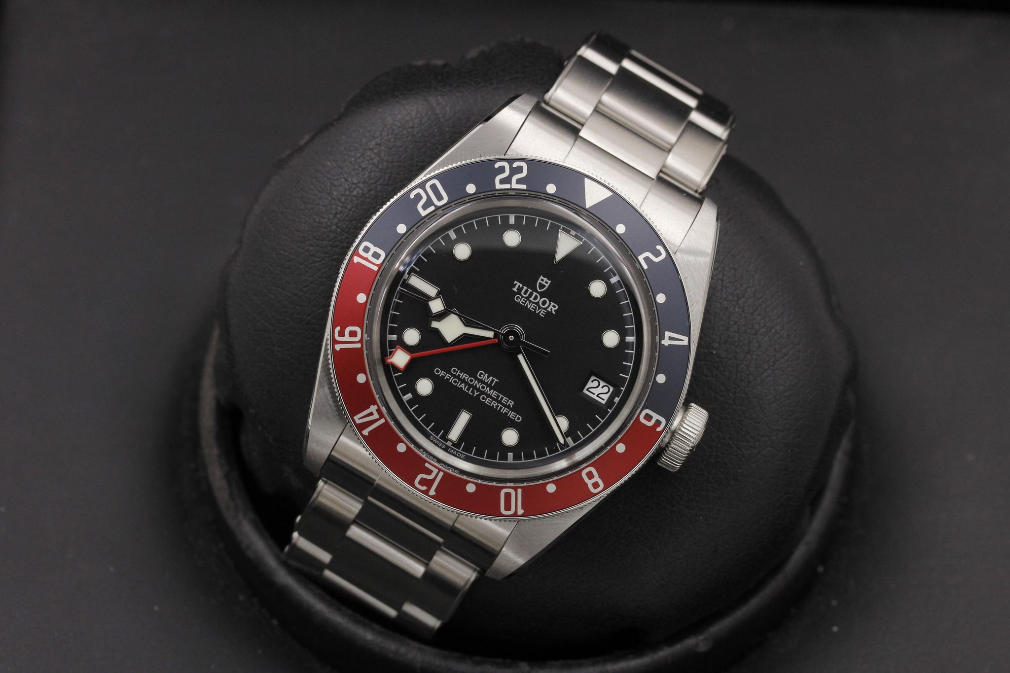 Watch Image 9