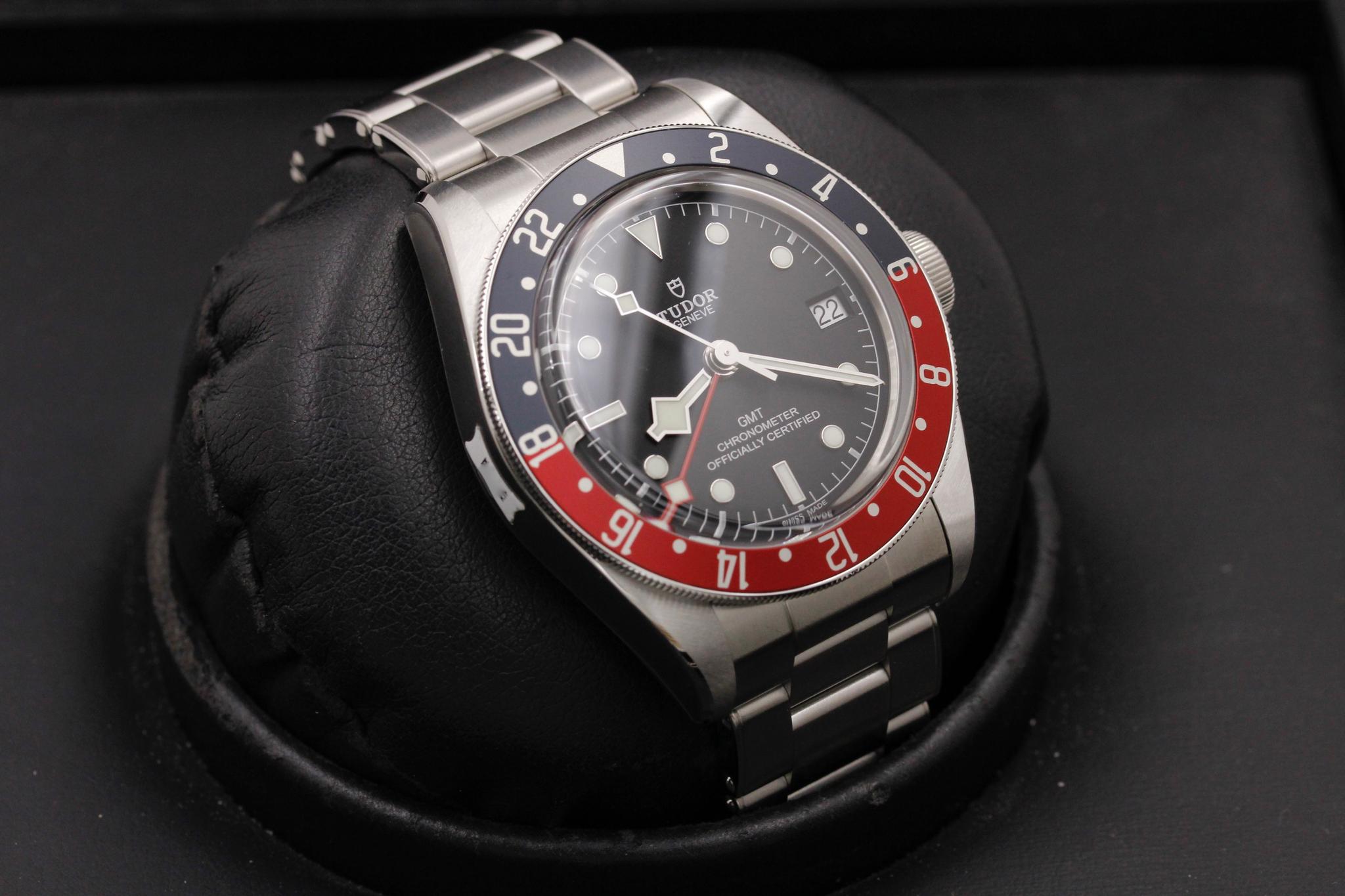 Watch Image 10