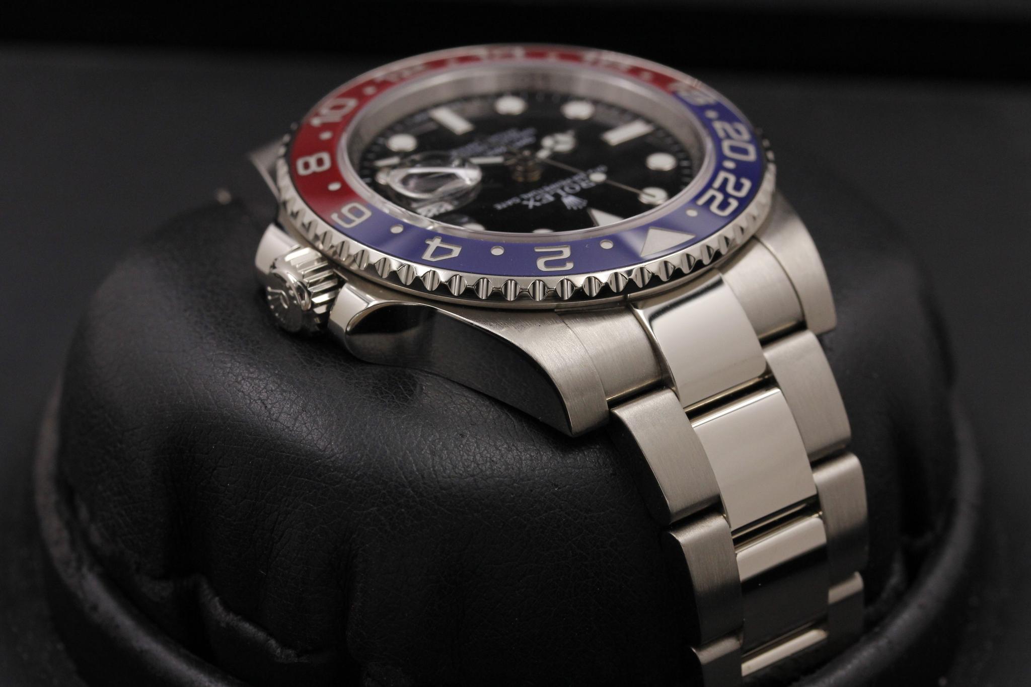 Watch Image 4