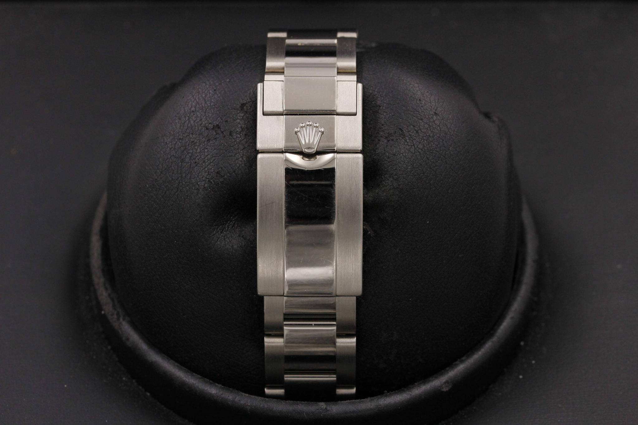 Watch Image 7