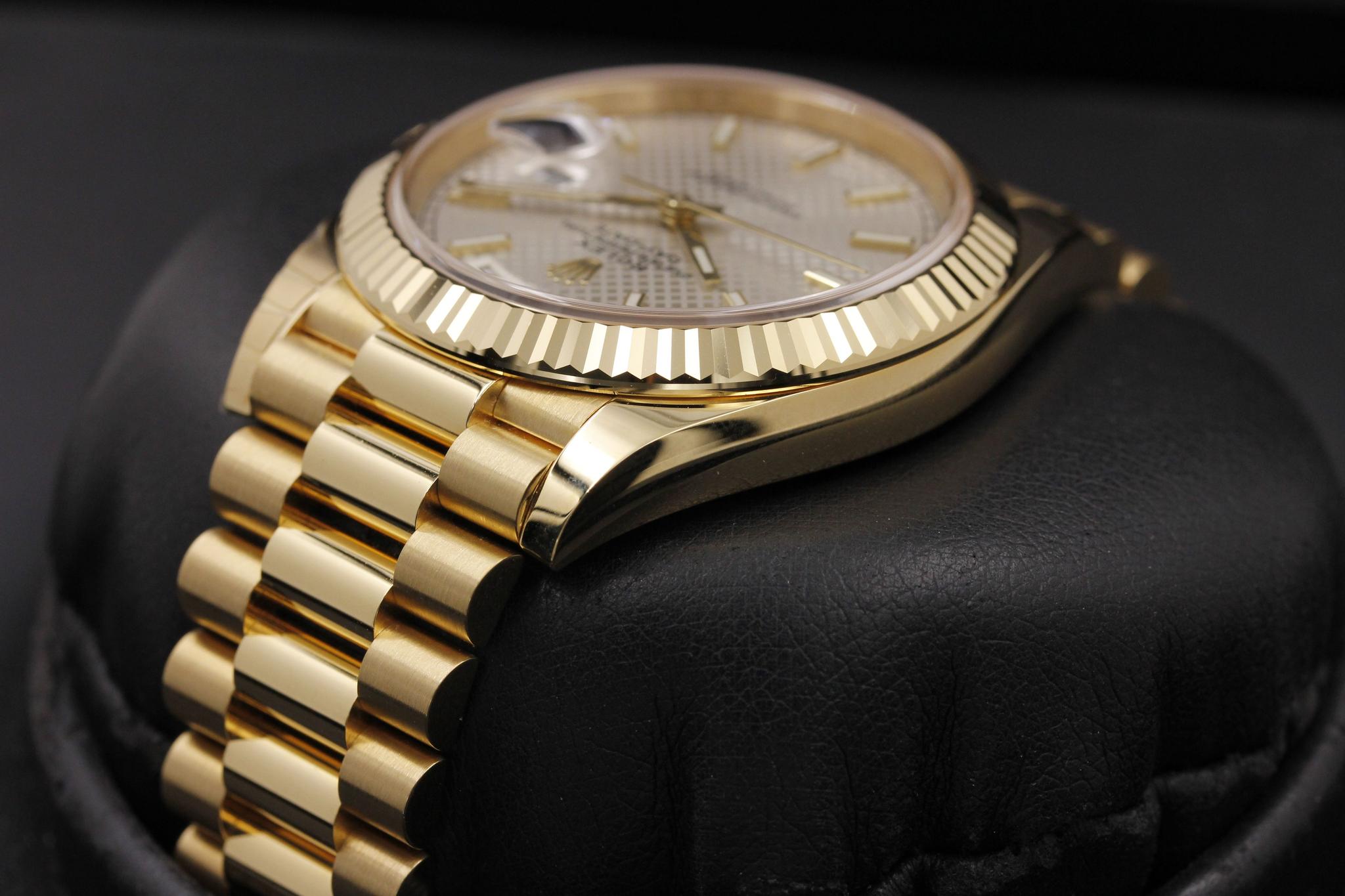 Watch Image 5