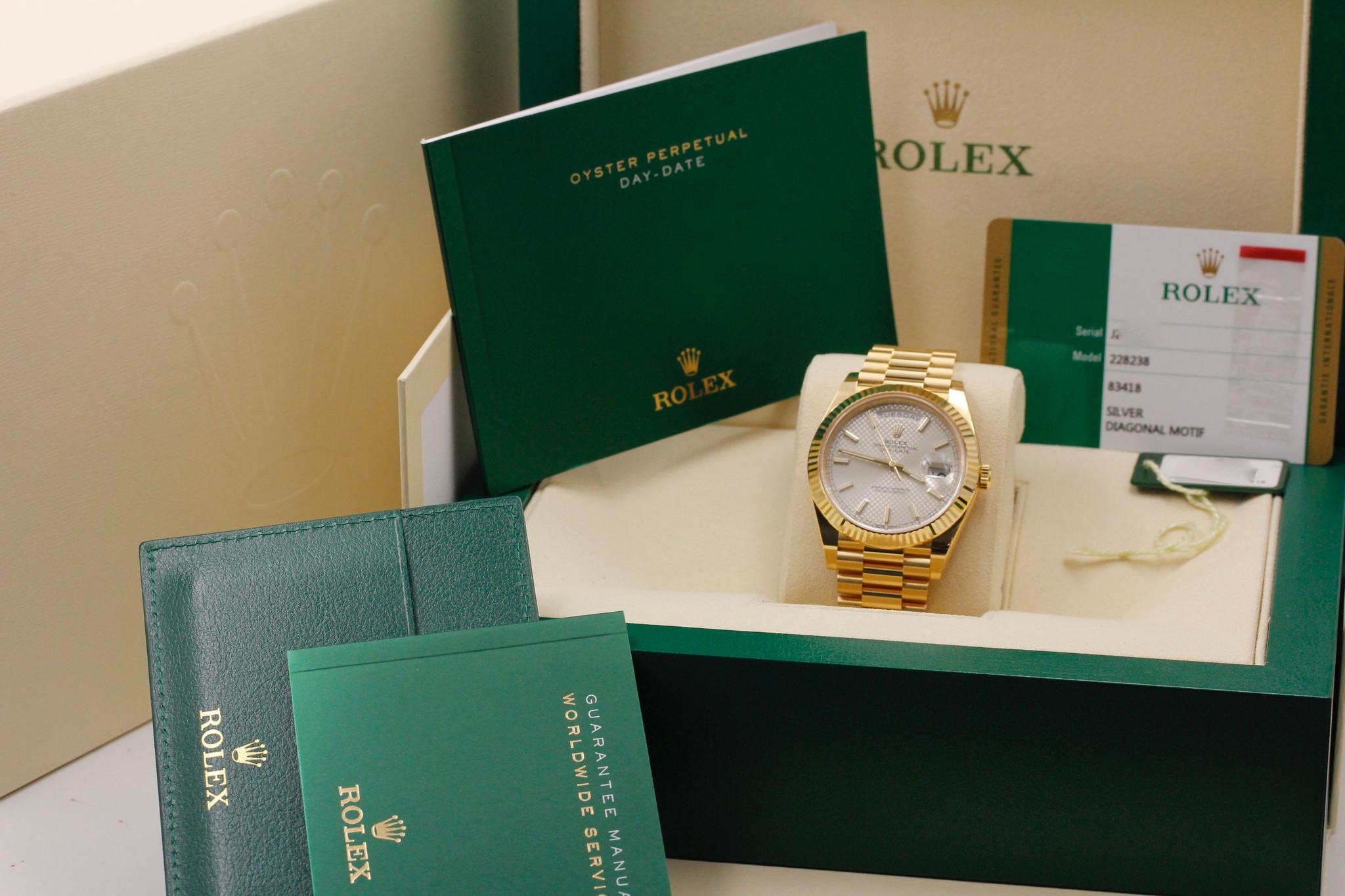 Watch Image 11