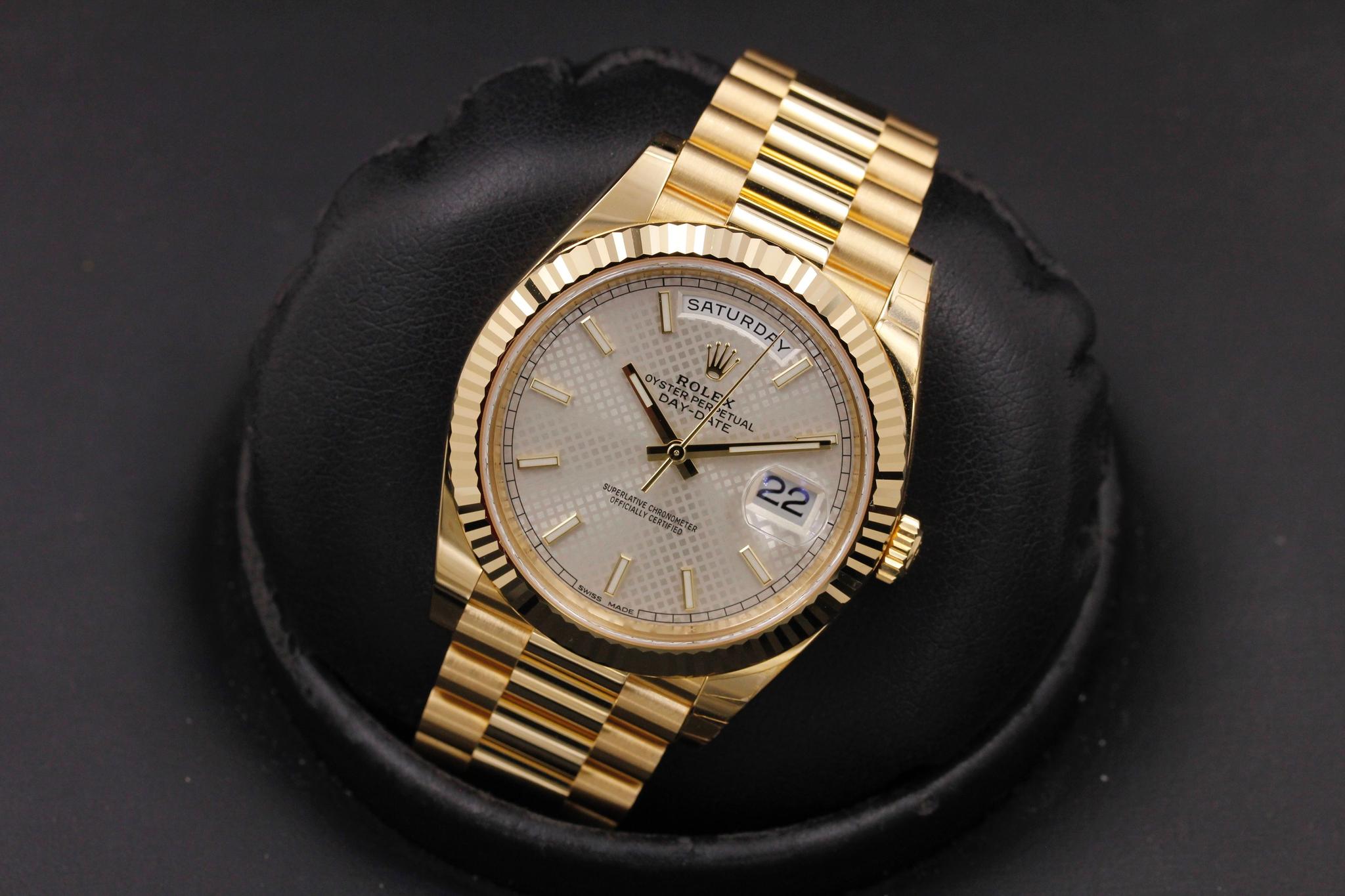 Watch Image 9