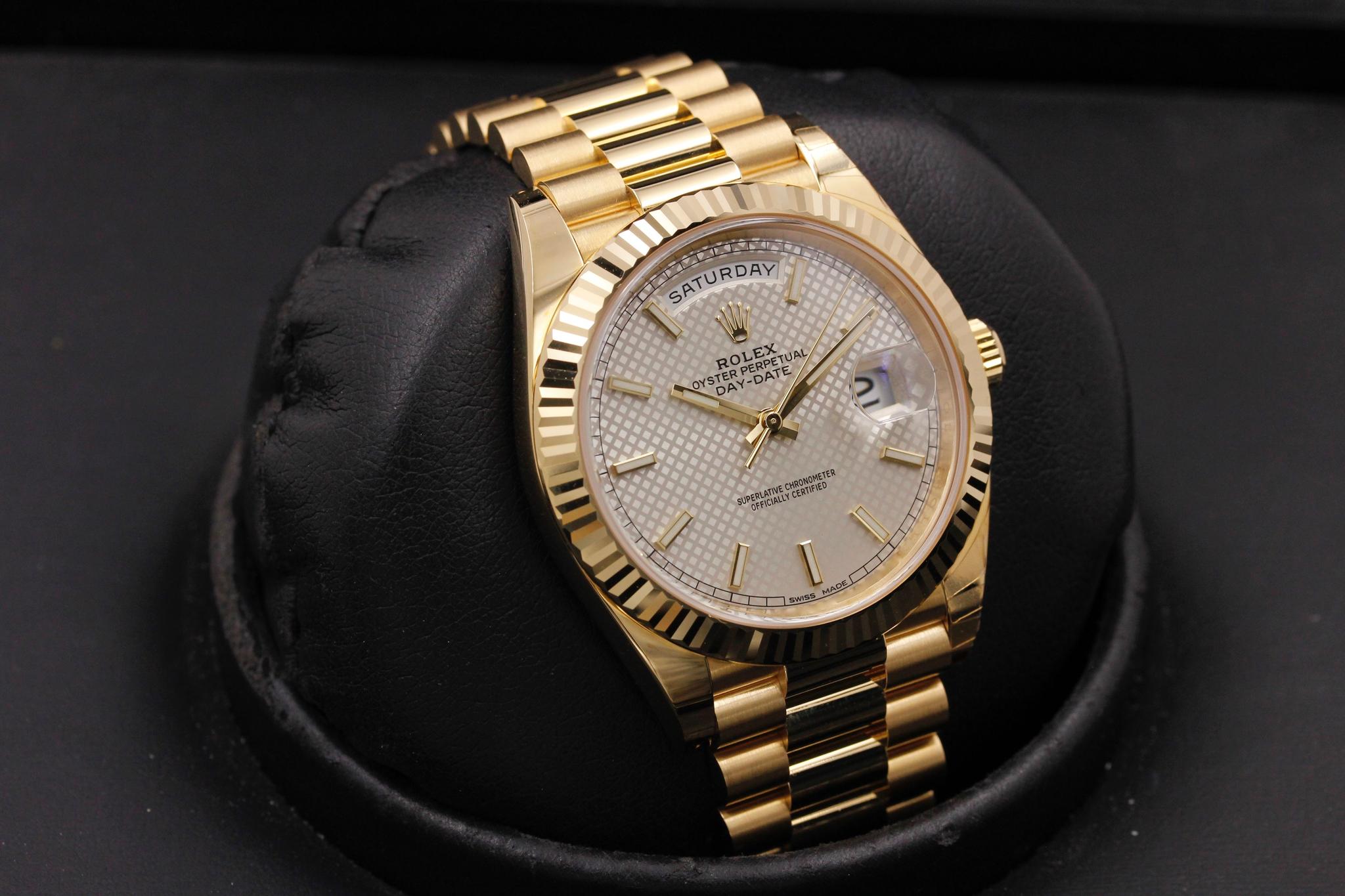 Watch Image 10