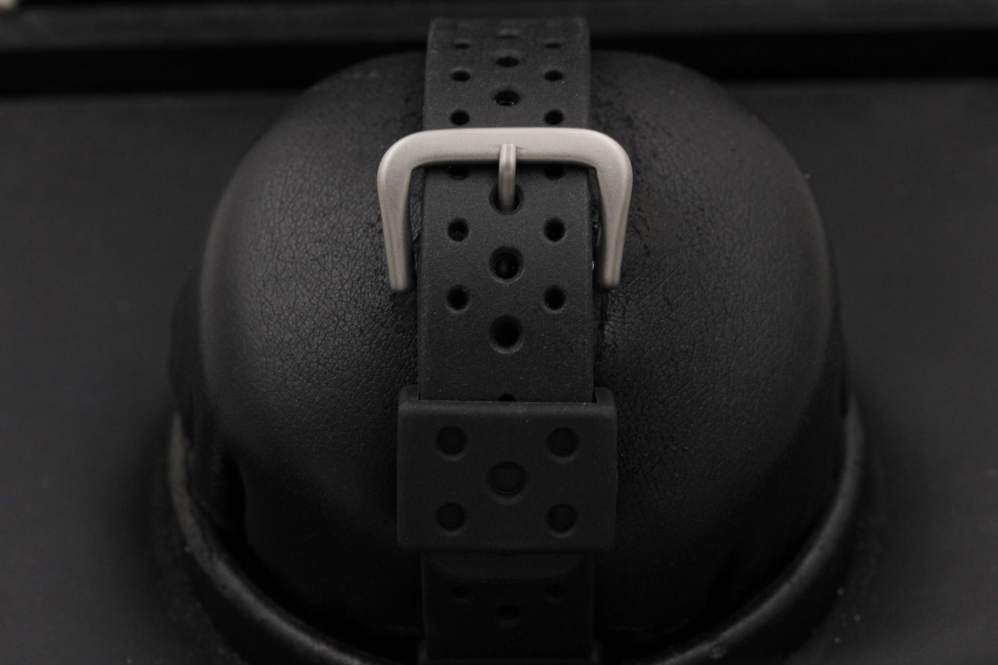 Watch Image 9