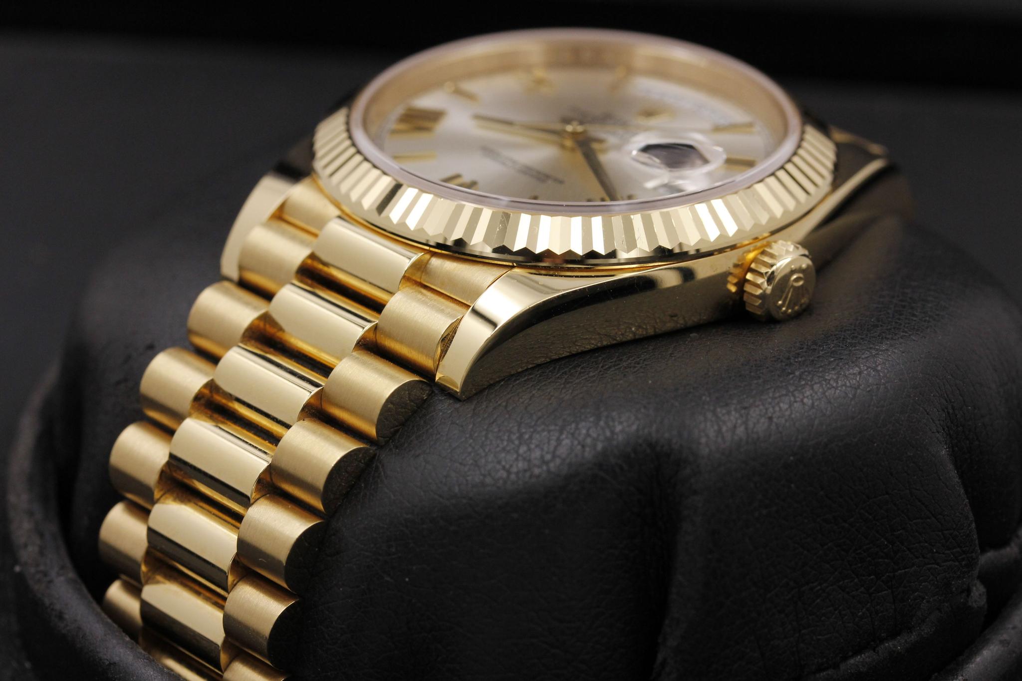 Watch Image 2