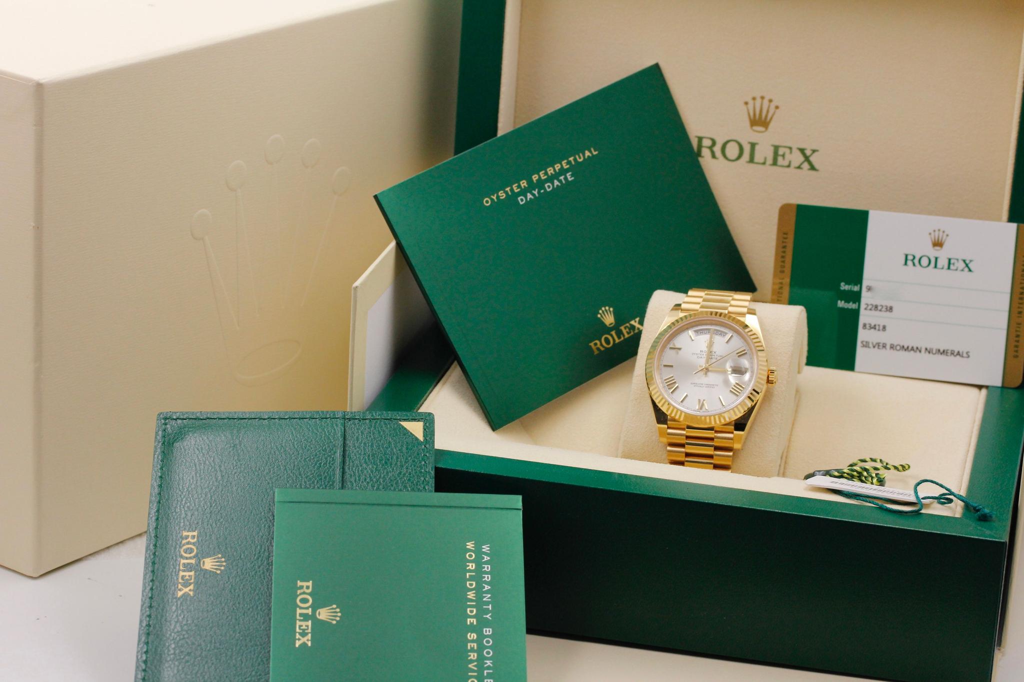 Watch Image 11