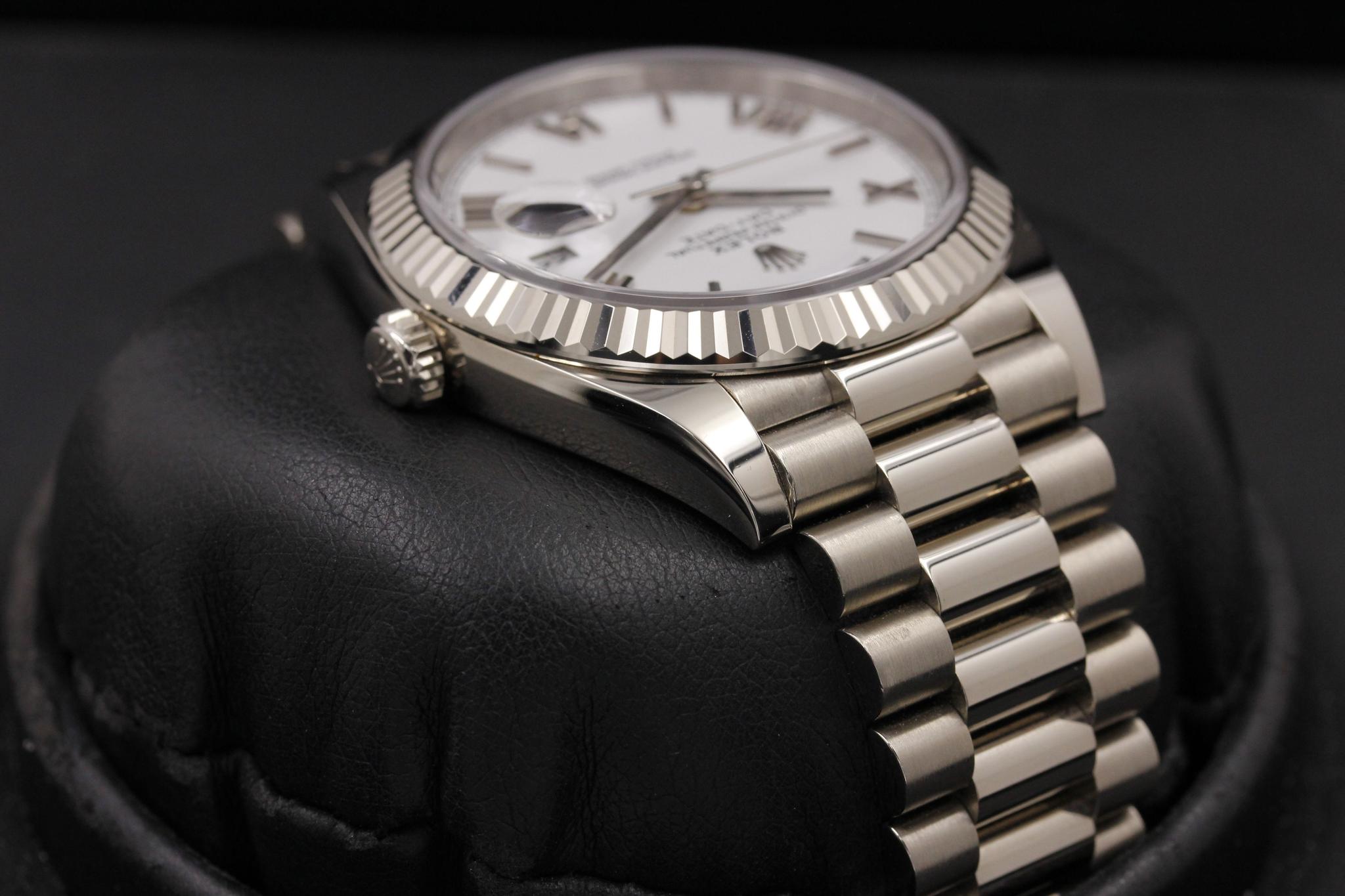 Watch Image 4